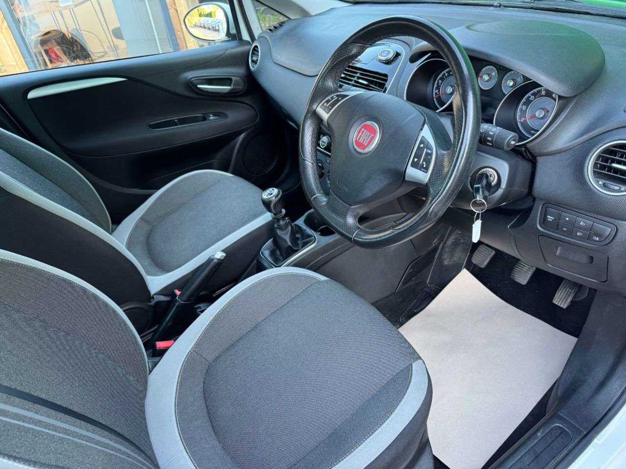 2012 FIAT PUNTO 2012 FIAT PUNTO