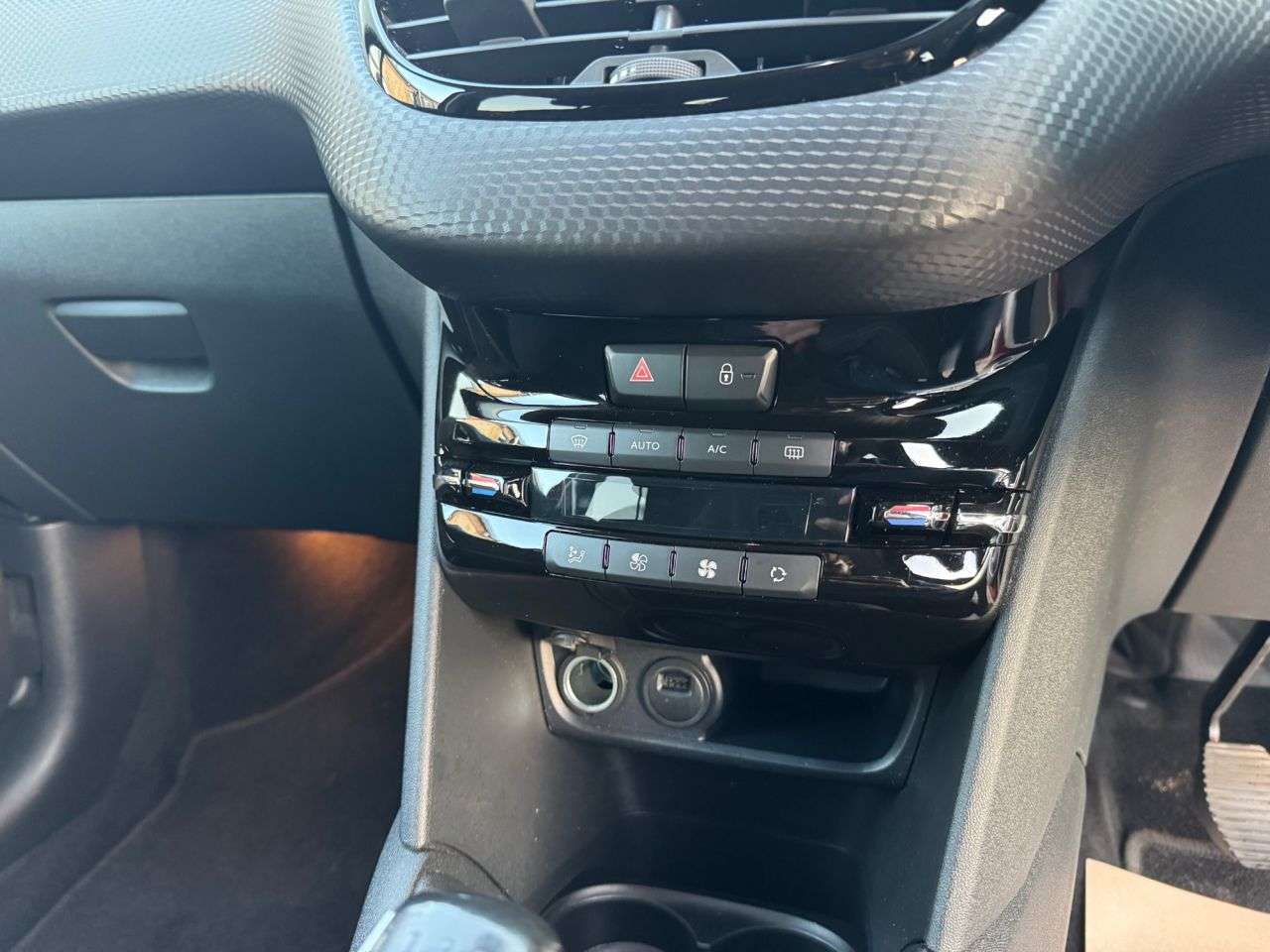 2018 PEUGEOT 208 2018 PEUGEOT 208