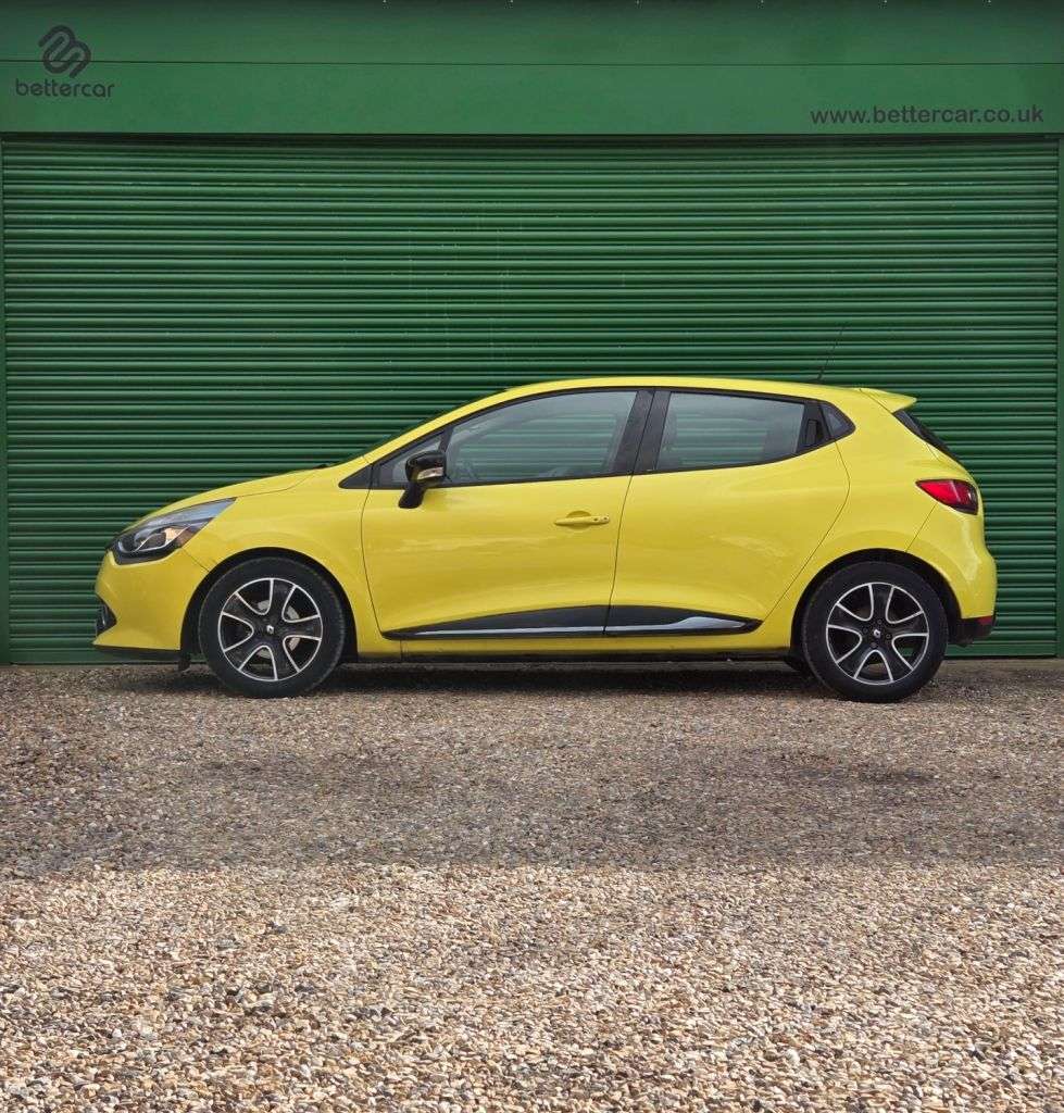 A 2013 RENAULT CLIO 0.9 TCe Dynamique MediaNav Hatchback 5dr Petrol Manual Euro 5 (s/s) (90 ps) A 2013 RENAULT CLIO 0.9 TCe Dynamique MediaNav Hatchback 5dr Petrol Manual Euro 5 (s/s) (90 ps)