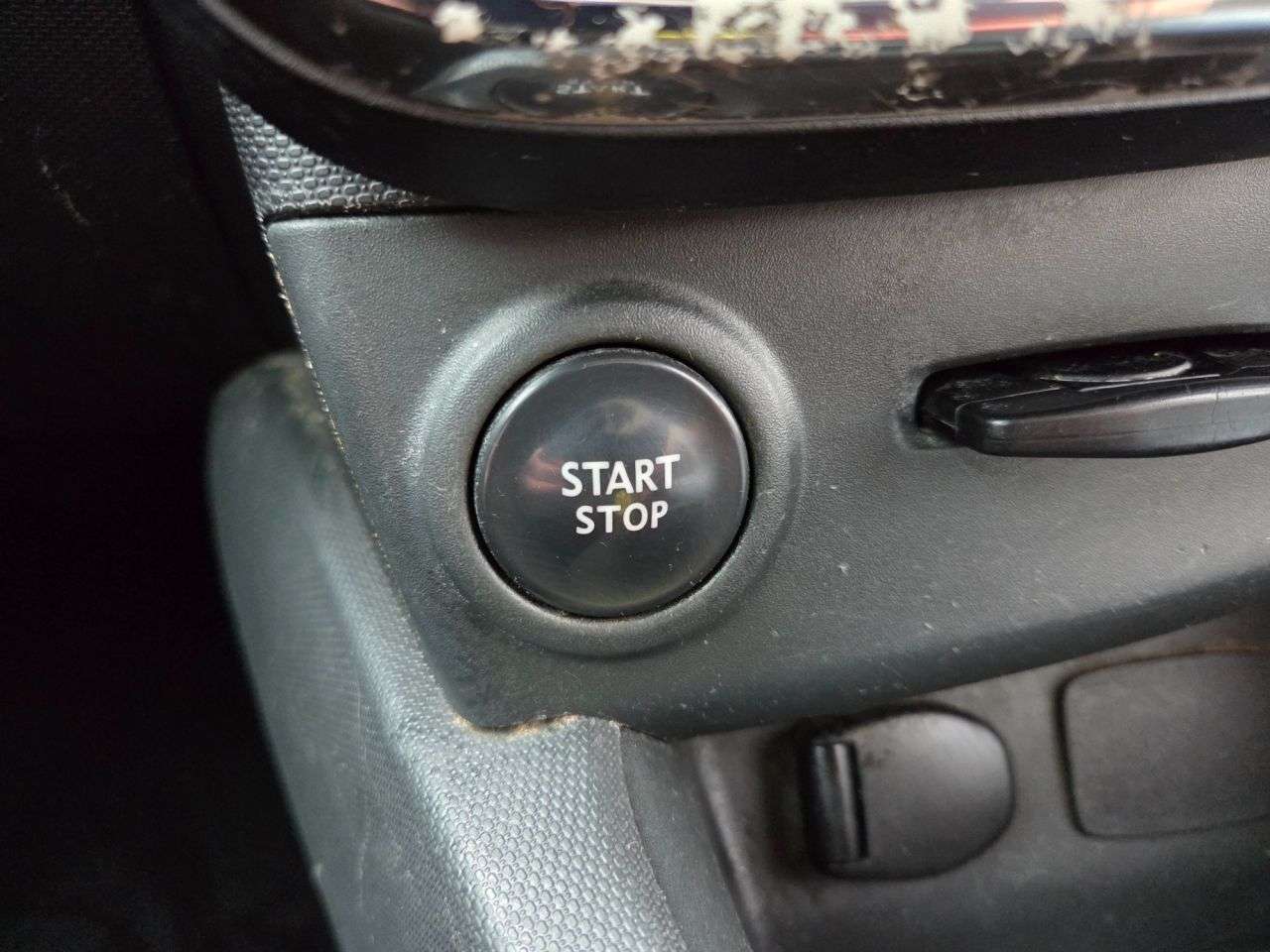 2013 RENAULT CLIO 2013 RENAULT CLIO