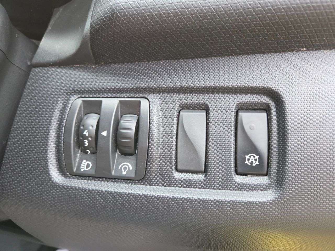 2013 RENAULT CLIO 2013 RENAULT CLIO