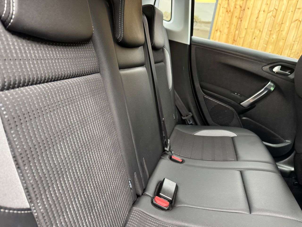 2016 PEUGEOT 2008 2016 PEUGEOT 2008