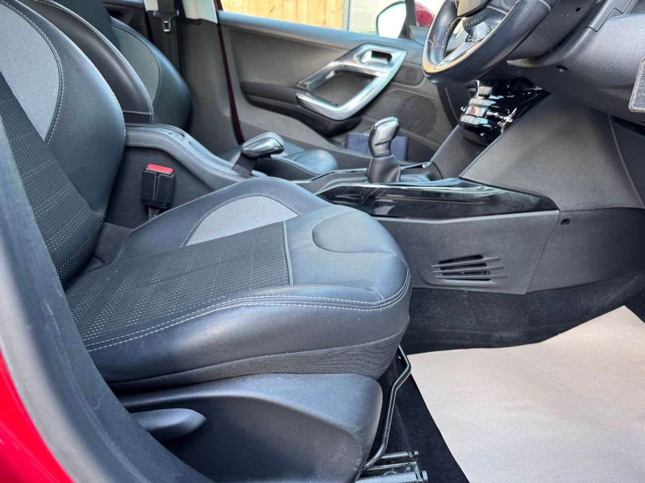 2017 PEUGEOT 2008 2017 PEUGEOT 2008