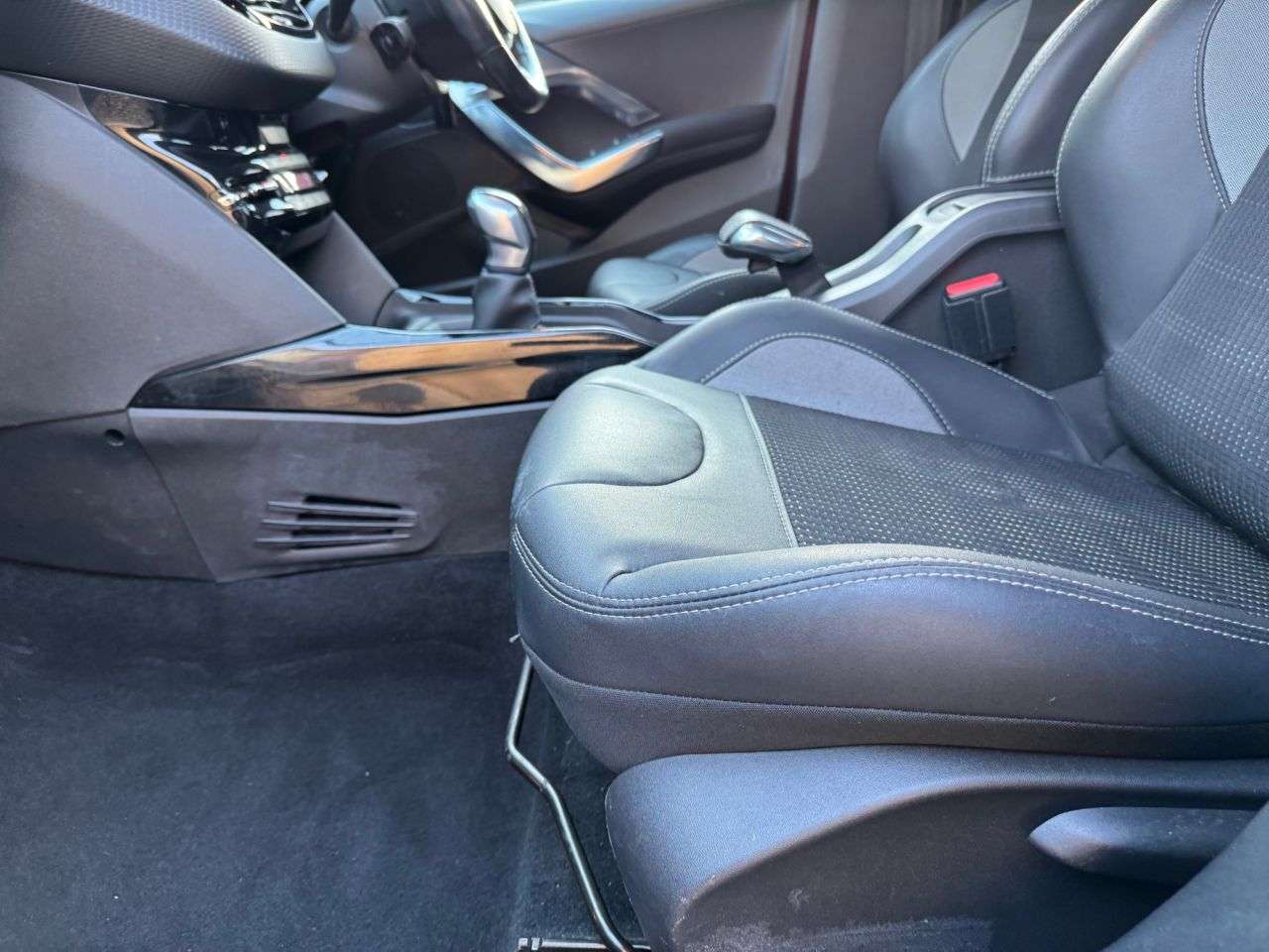 2017 PEUGEOT 2008 2017 PEUGEOT 2008