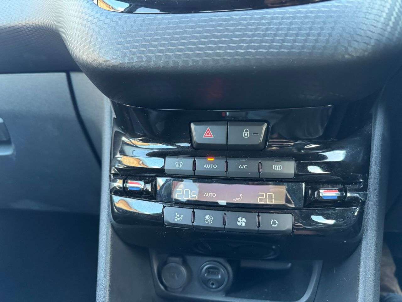 2017 PEUGEOT 2008 2017 PEUGEOT 2008