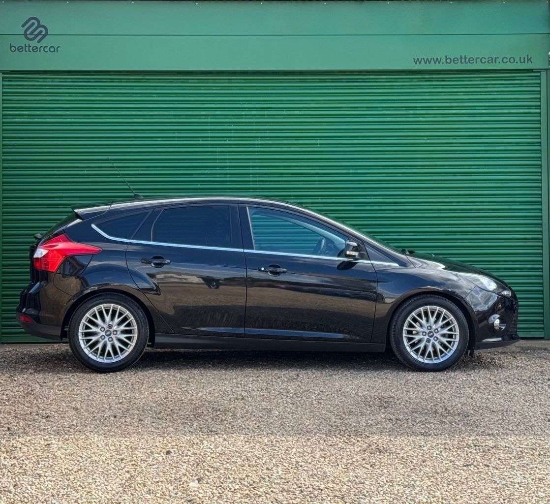 A 2012 FORD FOCUS 1.0T EcoBoost Zetec Hatchback 5dr Petrol Manual Euro 5 (s/s) (100 ps) DECEM A 2012 FORD FOCUS 1.0T EcoBoost Zetec Hatchback 5dr Petrol Manual Euro 5 (s/s) (100 ps) DECEM