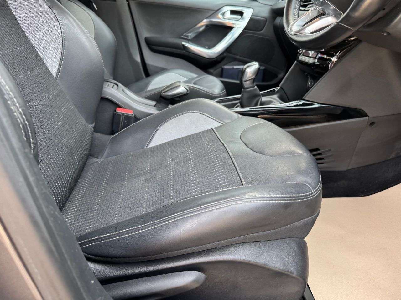 2017 PEUGEOT 2008 2017 PEUGEOT 2008