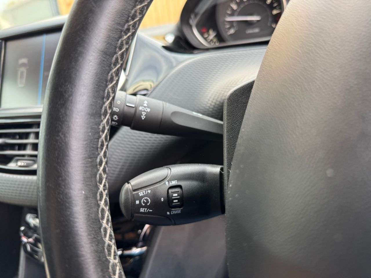 2017 PEUGEOT 2008 2017 PEUGEOT 2008