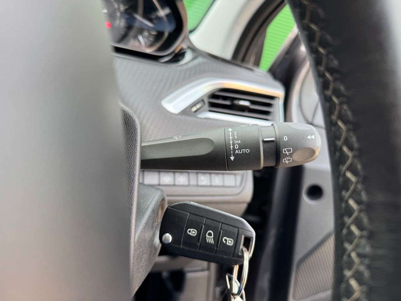 2017 PEUGEOT 2008 2017 PEUGEOT 2008