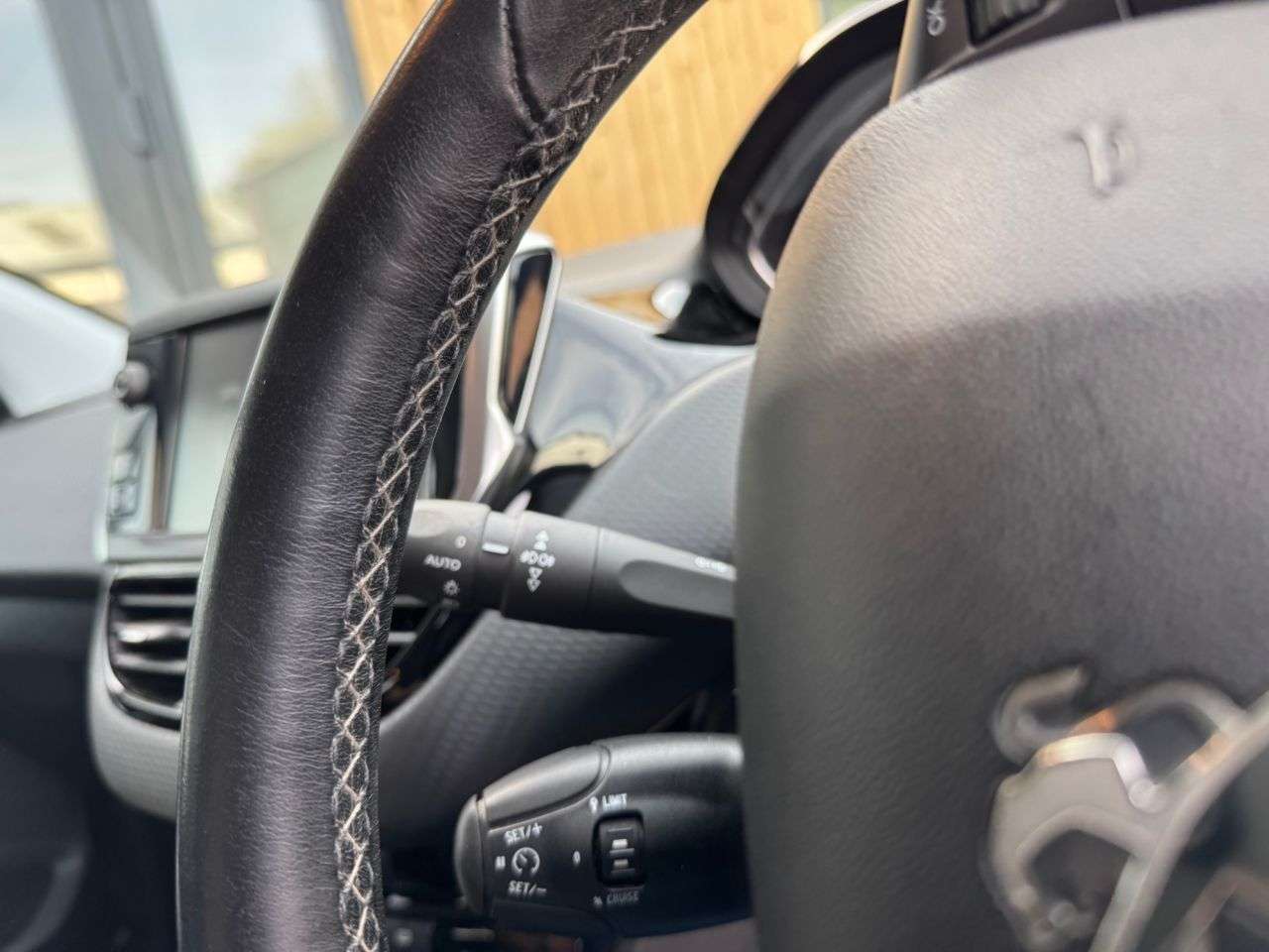 2017 PEUGEOT 2008 2017 PEUGEOT 2008