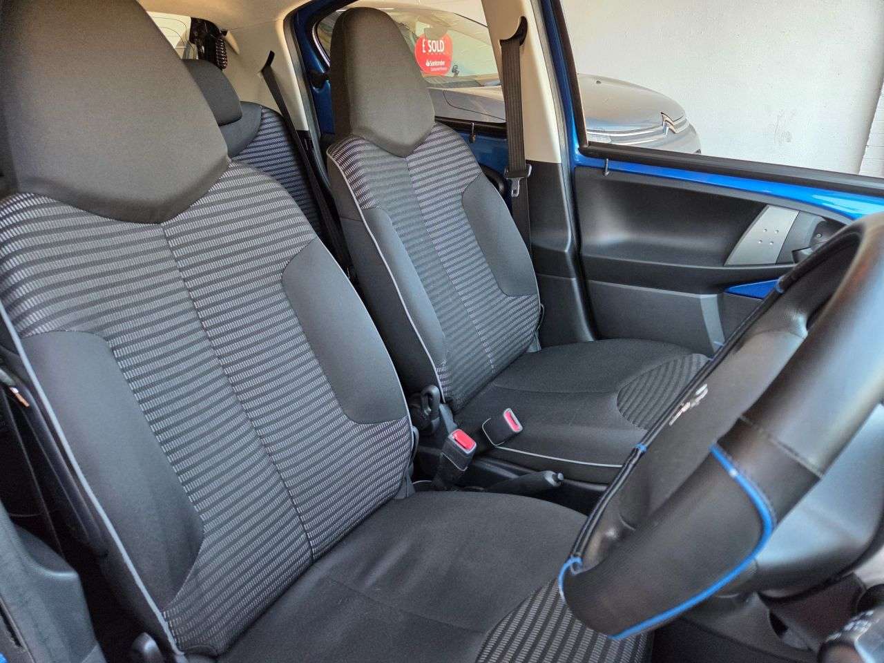 2013 PEUGEOT 107 2013 PEUGEOT 107