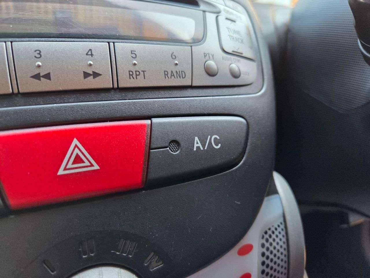 2013 PEUGEOT 107 2013 PEUGEOT 107