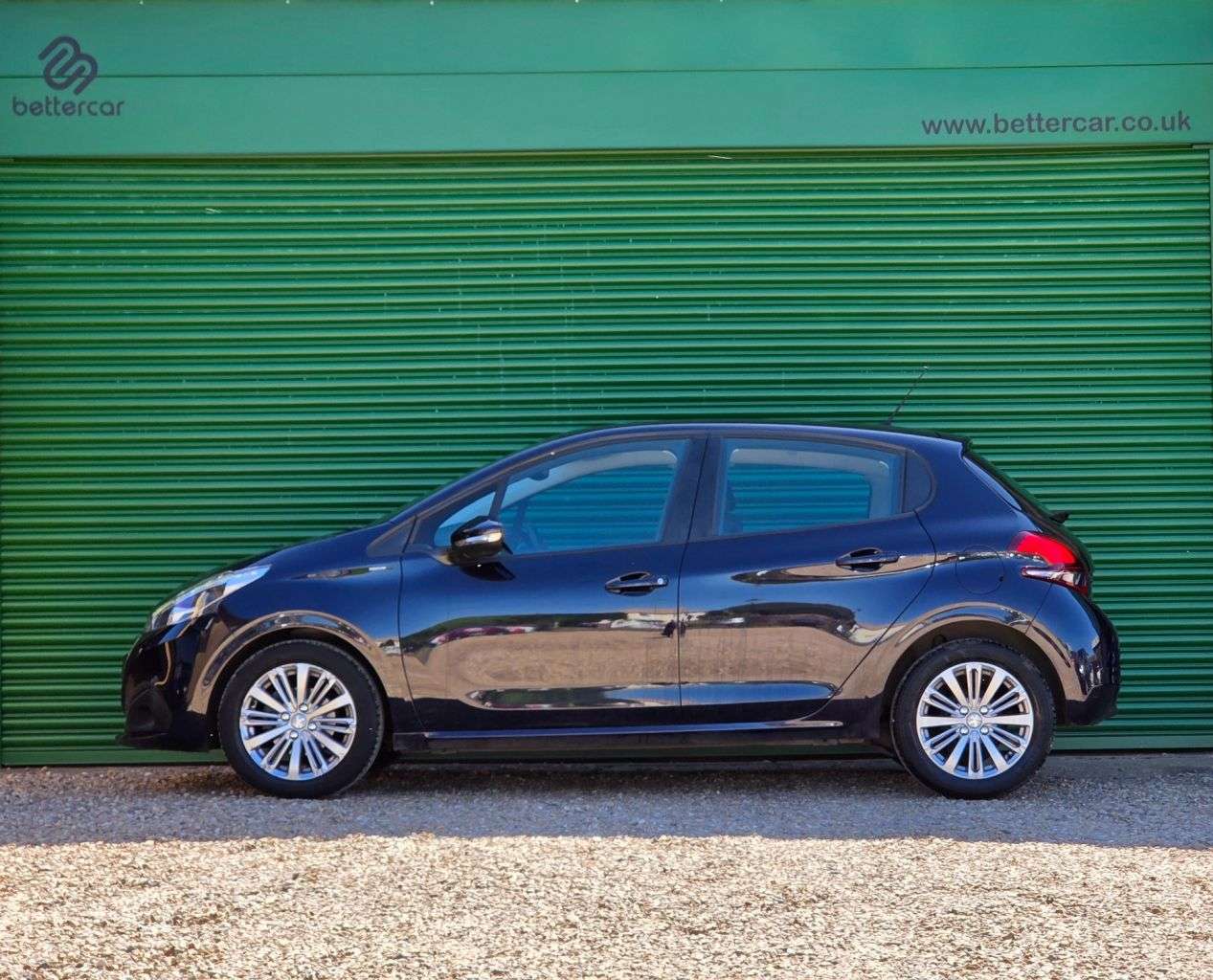 A 2018 PEUGEOT 208 1.2 PureTech Signature Hatchback 5dr Petrol Manual Euro 6 (s/s) (82 ps) ONE A 2018 PEUGEOT 208 1.2 PureTech Signature Hatchback 5dr Petrol Manual Euro 6 (s/s) (82 ps) ONE