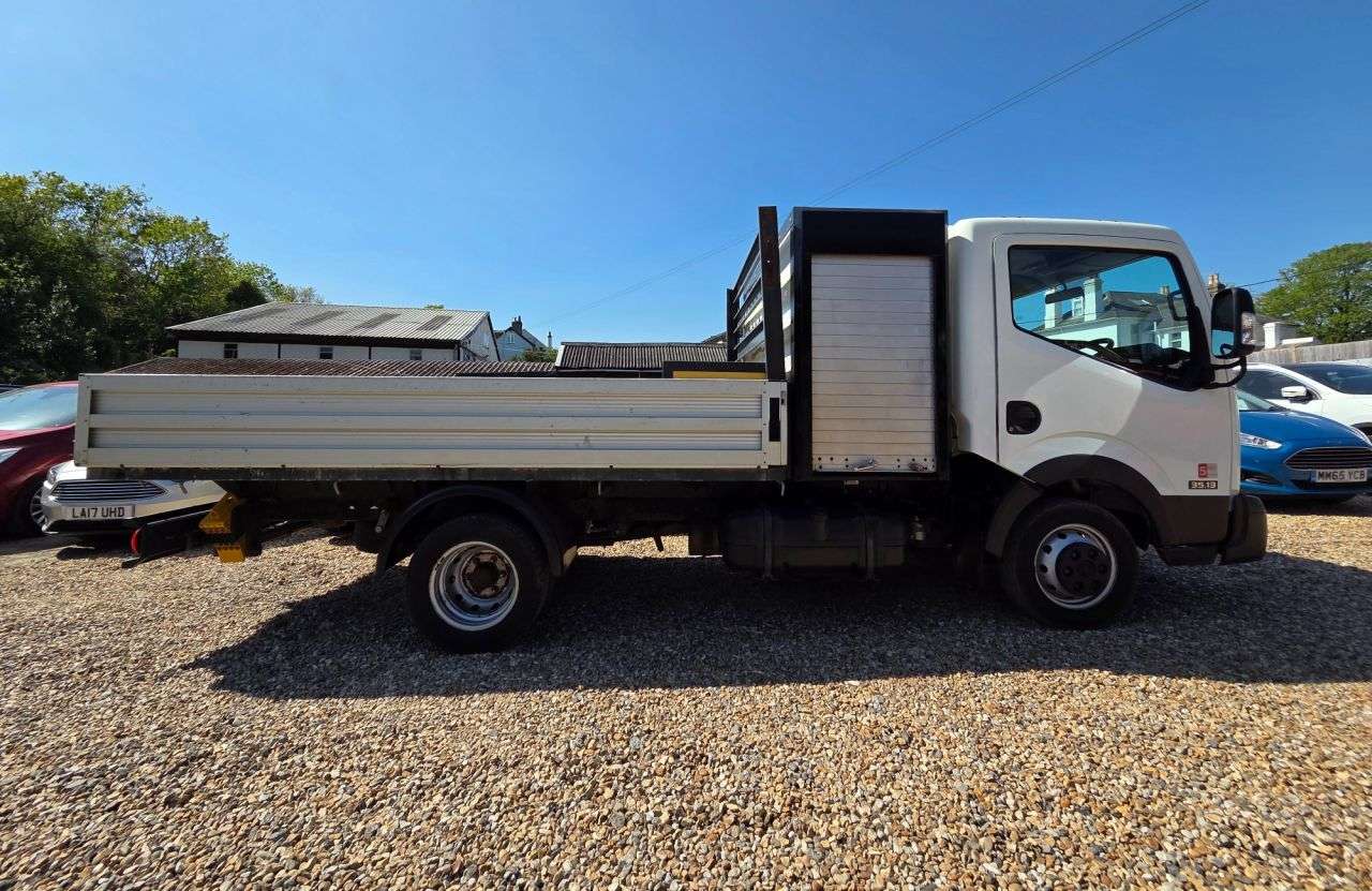 A 2020 NISSAN NT400 CABSTAR 3.0 dCi 35.13 Dropside 2dr Diesel Manual L2 Euro 6 (130 ps) REAR LOCK BOX+N A 2020 NISSAN NT400 CABSTAR 3.0 dCi 35.13 Dropside 2dr Diesel Manual L2 Euro 6 (130 ps) REAR LOCK BOX+N