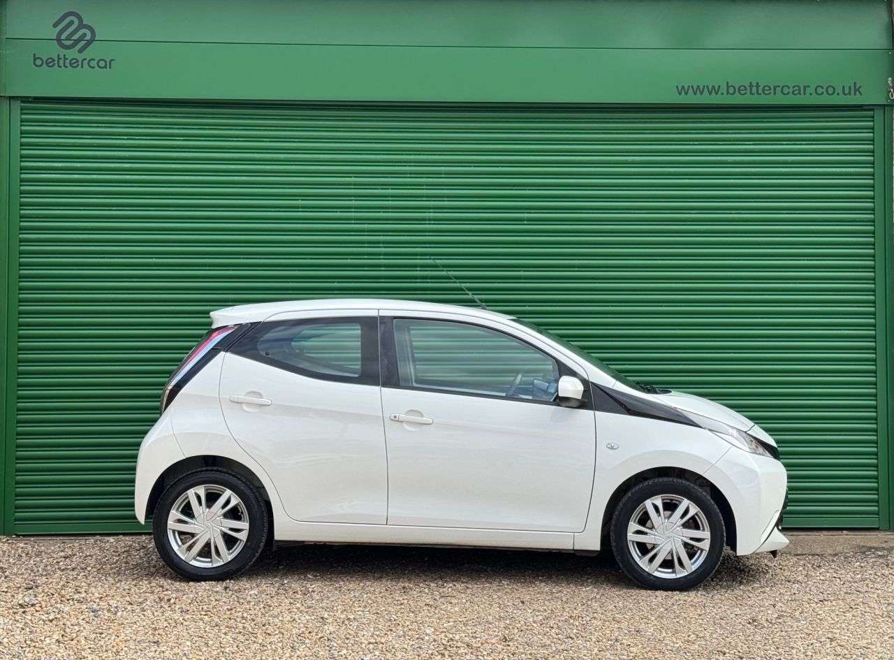 A 2016 TOYOTA AYGO 1.0 VVT-i x-pression Hatchback 5dr Petrol Manual Euro 6 (68 ps) Reversing C A 2016 TOYOTA AYGO 1.0 VVT-i x-pression Hatchback 5dr Petrol Manual Euro 6 (68 ps) Reversing C
