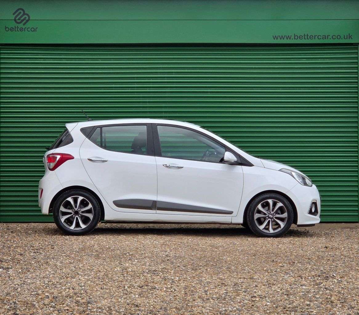 A 2016 HYUNDAI I10 1.2 Premium SE Hatchback 5dr Petrol Manual Euro 5 (87 ps) Huge Spec List in A 2016 HYUNDAI I10 1.2 Premium SE Hatchback 5dr Petrol Manual Euro 5 (87 ps) Huge Spec List in