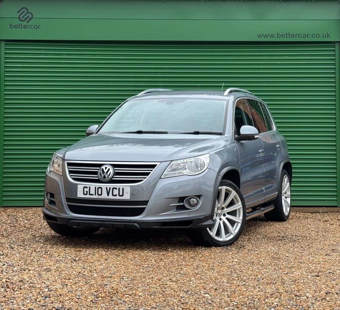 A 2010 VOLKSWAGEN TIGUAN 2.0 TDI R-Line SUV 5dr Diesel Manual 4WD Euro 5 (140 ps) Huge Spec & Cam-Be A 2010 VOLKSWAGEN TIGUAN 2.0 TDI R-Line SUV 5dr Diesel Manual 4WD Euro 5 (140 ps) Huge Spec & Cam-Be