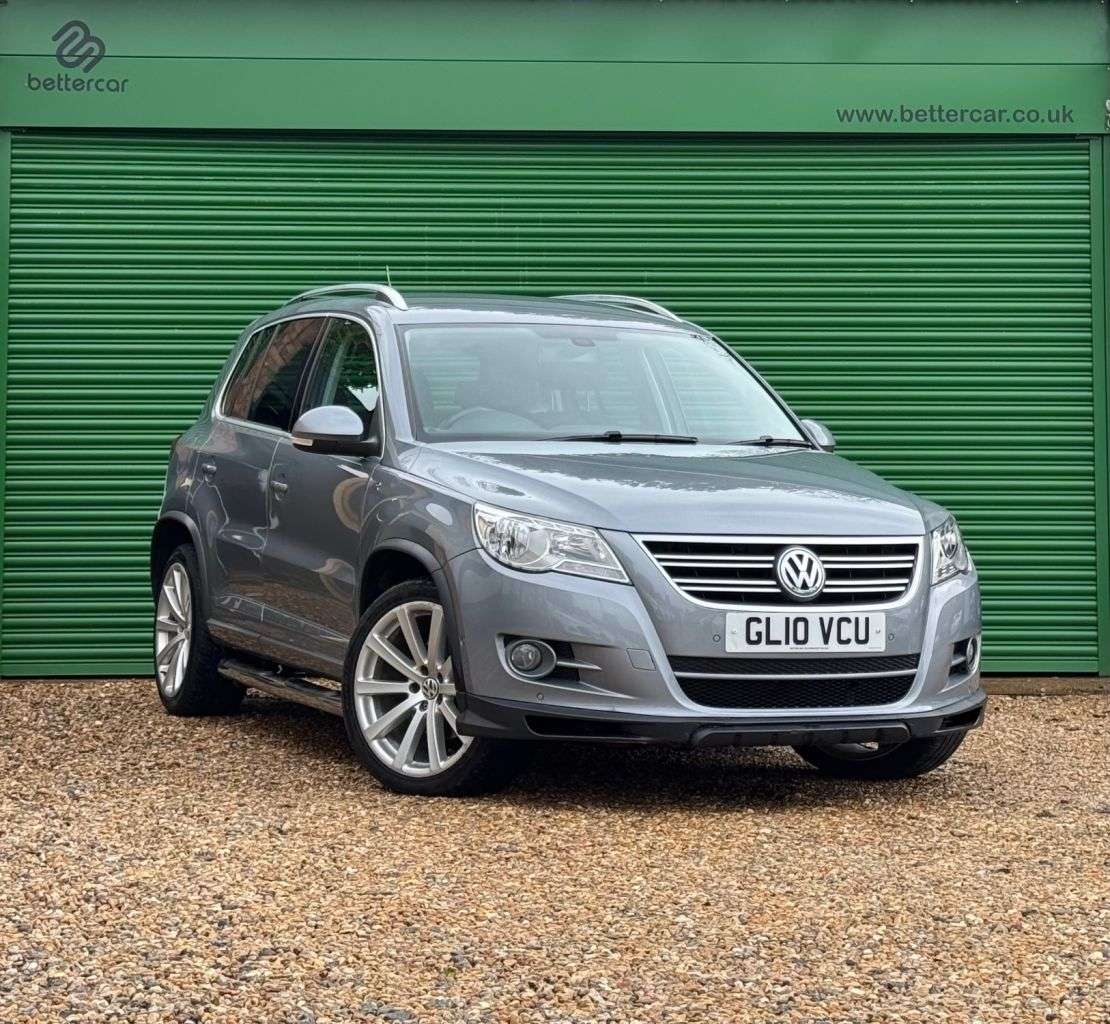 A 2010 VOLKSWAGEN TIGUAN 2.0 TDI R-Line SUV 5dr Diesel Manual 4WD Euro 5 (140 ps) Huge Spec & Cam-Be A 2010 VOLKSWAGEN TIGUAN 2.0 TDI R-Line SUV 5dr Diesel Manual 4WD Euro 5 (140 ps) Huge Spec & Cam-Be