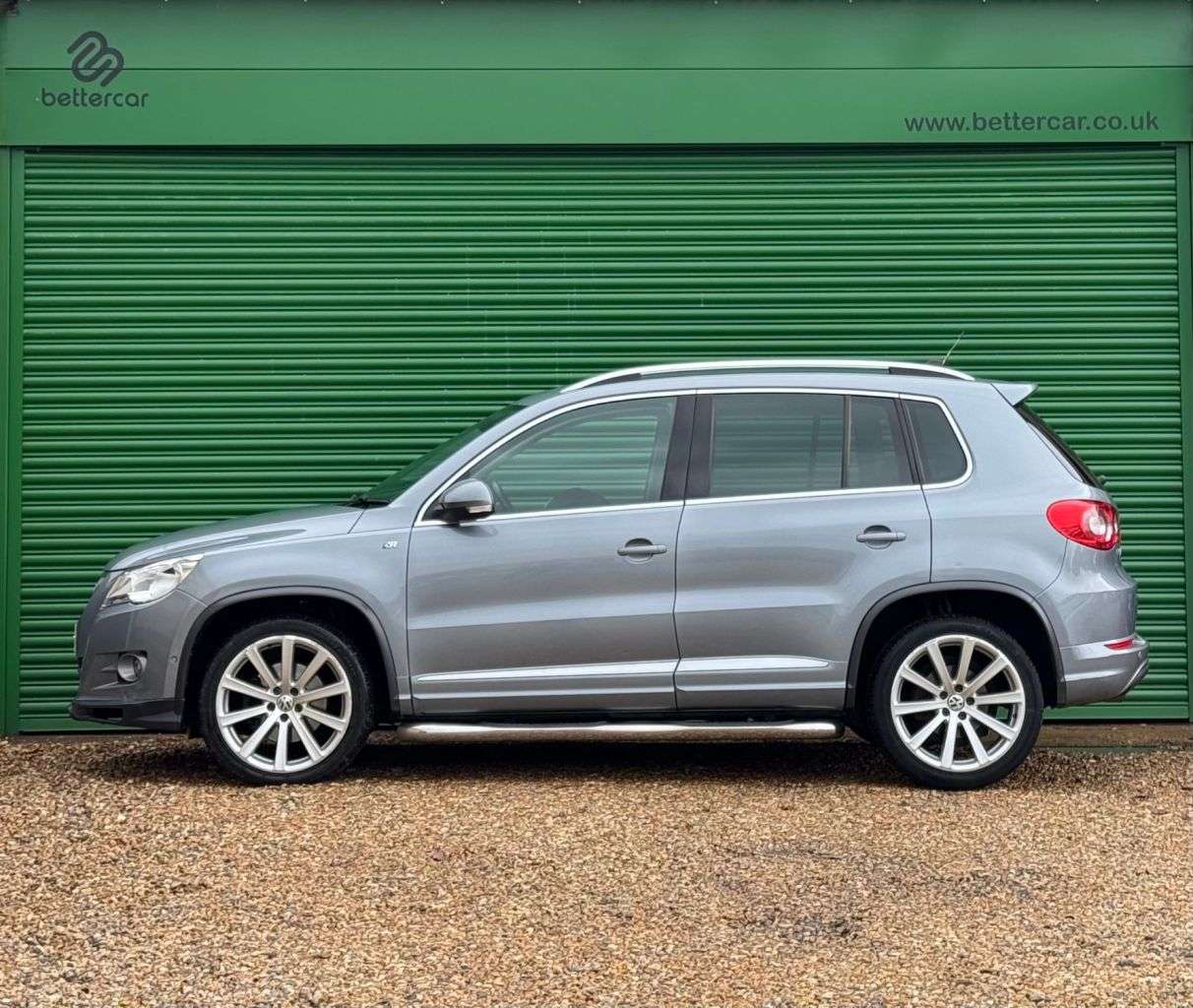 A 2010 VOLKSWAGEN TIGUAN 2.0 TDI R-Line SUV 5dr Diesel Manual 4WD Euro 5 (140 ps) Huge Spec & Cam-Be A 2010 VOLKSWAGEN TIGUAN 2.0 TDI R-Line SUV 5dr Diesel Manual 4WD Euro 5 (140 ps) Huge Spec & Cam-Be