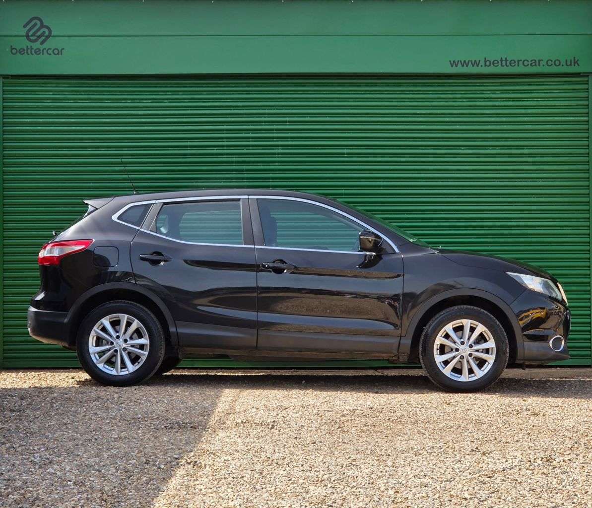 A 2016 NISSAN QASHQAI 1.5 dCi Acenta SUV 5dr Diesel Manual 2WD Euro 6 (s/s) (110 ps) Front and Re A 2016 NISSAN QASHQAI 1.5 dCi Acenta SUV 5dr Diesel Manual 2WD Euro 6 (s/s) (110 ps) Front and Re