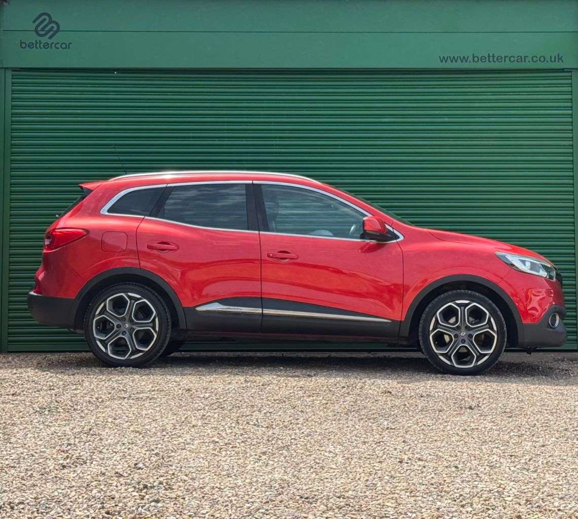 A 2018 RENAULT KADJAR 1.2 TCe Dynamique S Nav SUV 5dr Petrol Manual Euro 6 (s/s) (130 ps) Front & A 2018 RENAULT KADJAR 1.2 TCe Dynamique S Nav SUV 5dr Petrol Manual Euro 6 (s/s) (130 ps) Front &
