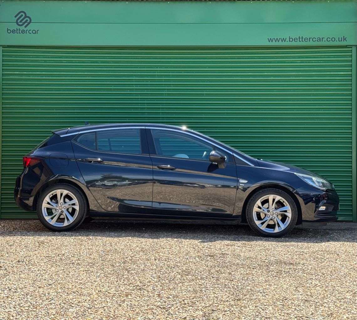 A 2018 VAUXHALL ASTRA 1.0i Turbo ecoTEC SRi Nav Hatchback 5dr Petrol Manual Euro 6 (s/s) (105 ps) A 2018 VAUXHALL ASTRA 1.0i Turbo ecoTEC SRi Nav Hatchback 5dr Petrol Manual Euro 6 (s/s) (105 ps)