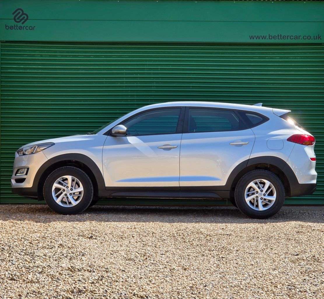 A 2019 HYUNDAI TUCSON 1.6 GDi S Connect SUV 5dr Petrol Manual Euro 6 (s/s) (132 ps) Rear Camera & A 2019 HYUNDAI TUCSON 1.6 GDi S Connect SUV 5dr Petrol Manual Euro 6 (s/s) (132 ps) Rear Camera &