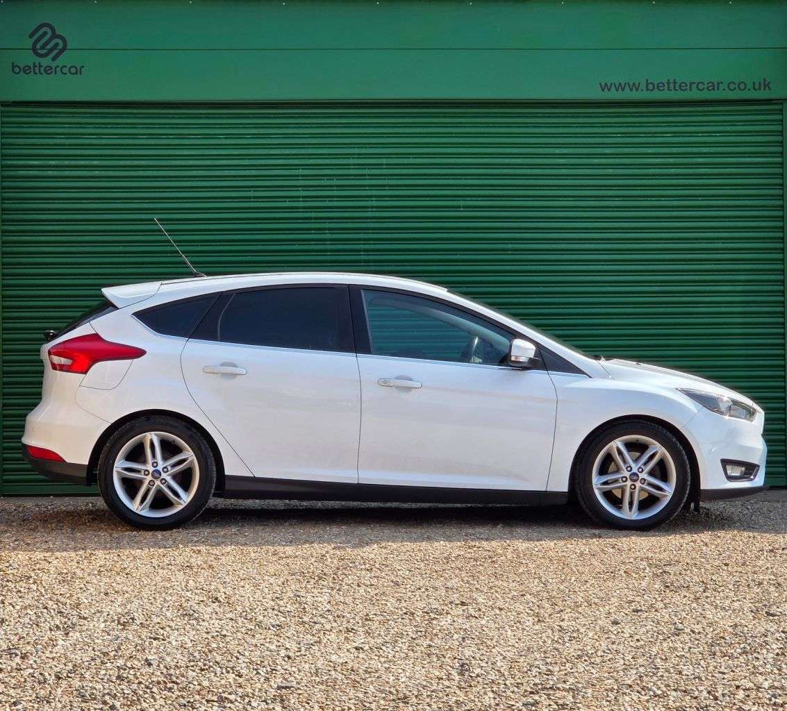 A 2017 FORD FOCUS 1.0T EcoBoost Titanium Hatchback 5dr Petrol Manual Euro 6 (s/s) (125 ps) DA A 2017 FORD FOCUS 1.0T EcoBoost Titanium Hatchback 5dr Petrol Manual Euro 6 (s/s) (125 ps) DA