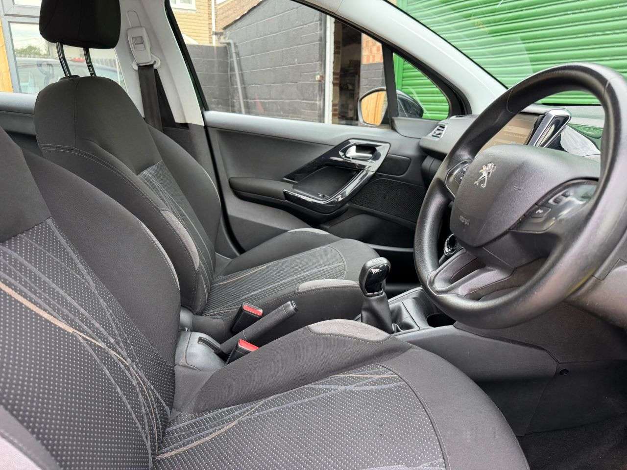 2013 PEUGEOT 208 2013 PEUGEOT 208