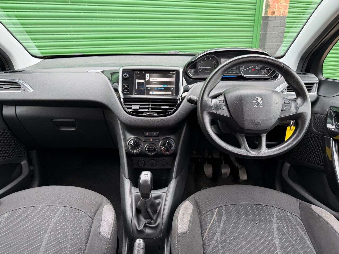 2013 PEUGEOT 208 2013 PEUGEOT 208