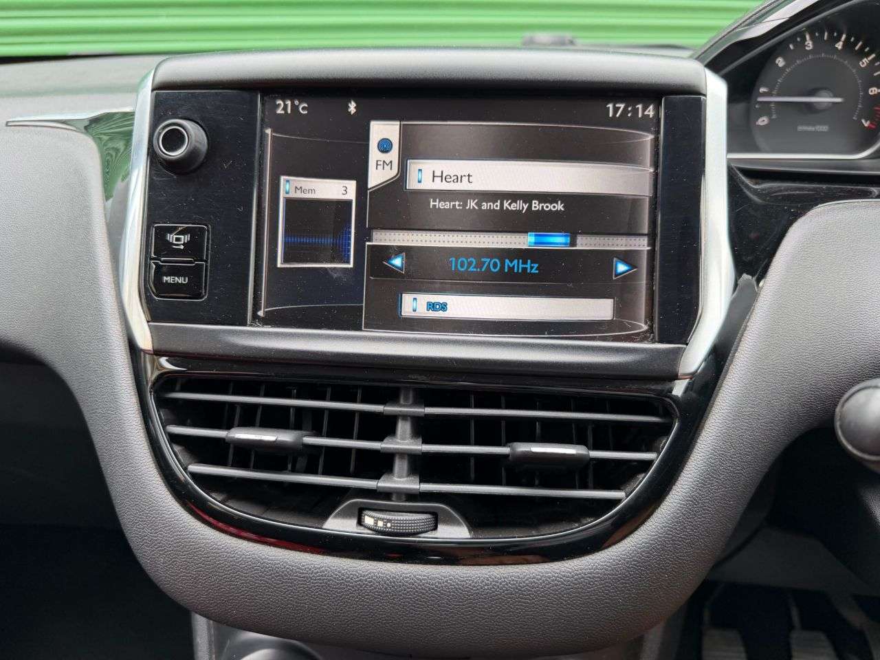 2013 PEUGEOT 208 2013 PEUGEOT 208