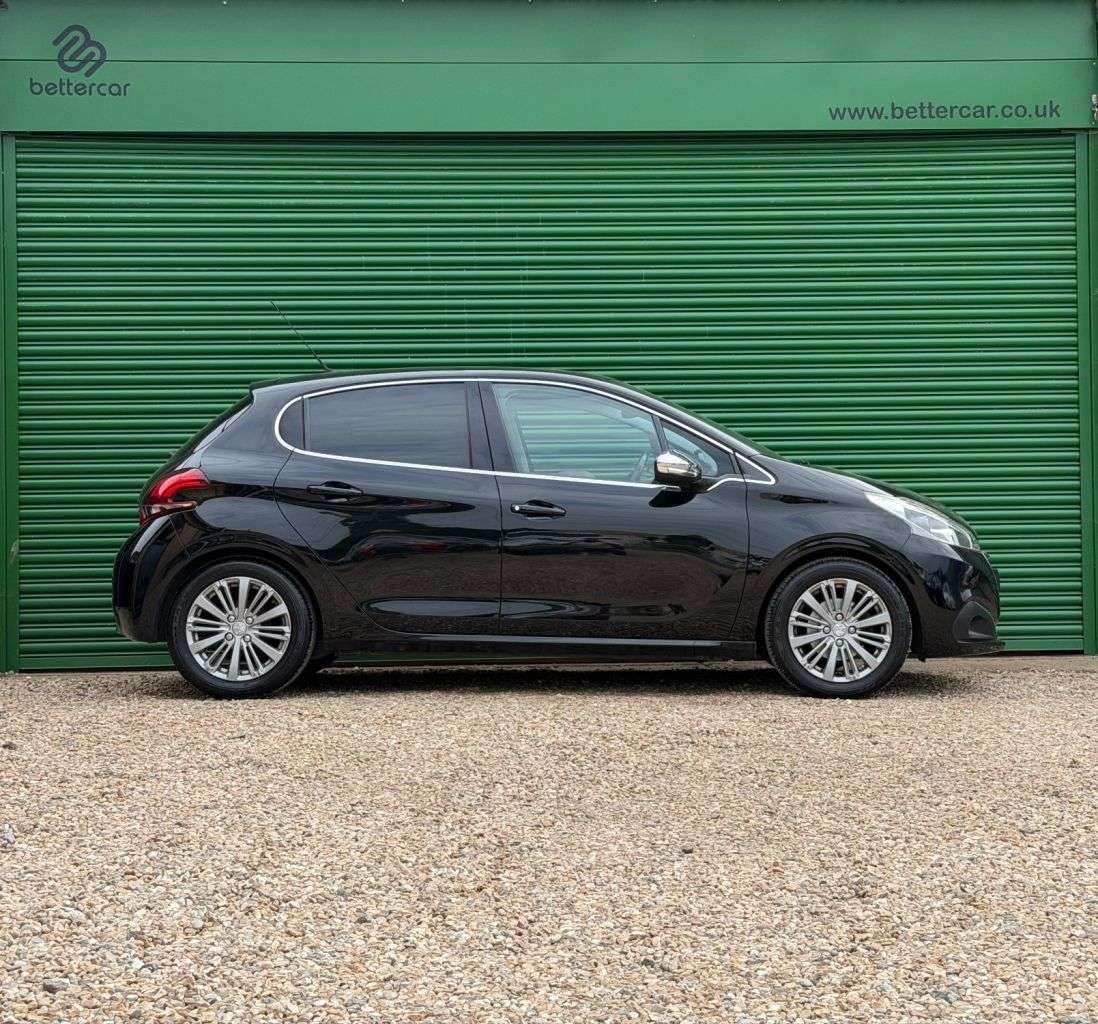 A 2017 PEUGEOT 208 1.2 PureTech Allure Hatchback 5dr Petrol Manual Euro 6 (82 ps) DAB, Apple C A 2017 PEUGEOT 208 1.2 PureTech Allure Hatchback 5dr Petrol Manual Euro 6 (82 ps) DAB, Apple C