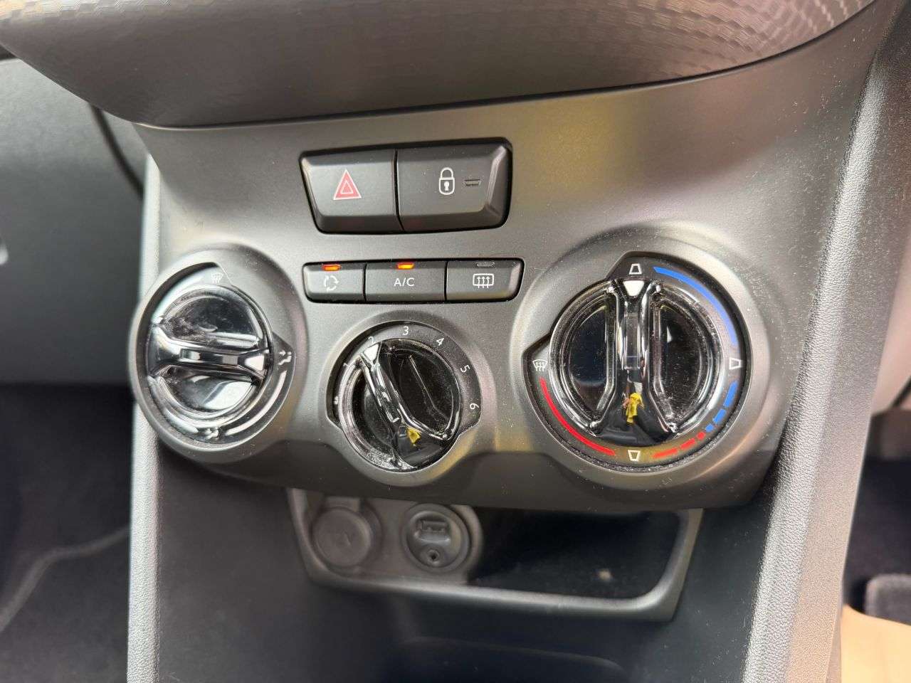 2017 PEUGEOT 208 2017 PEUGEOT 208