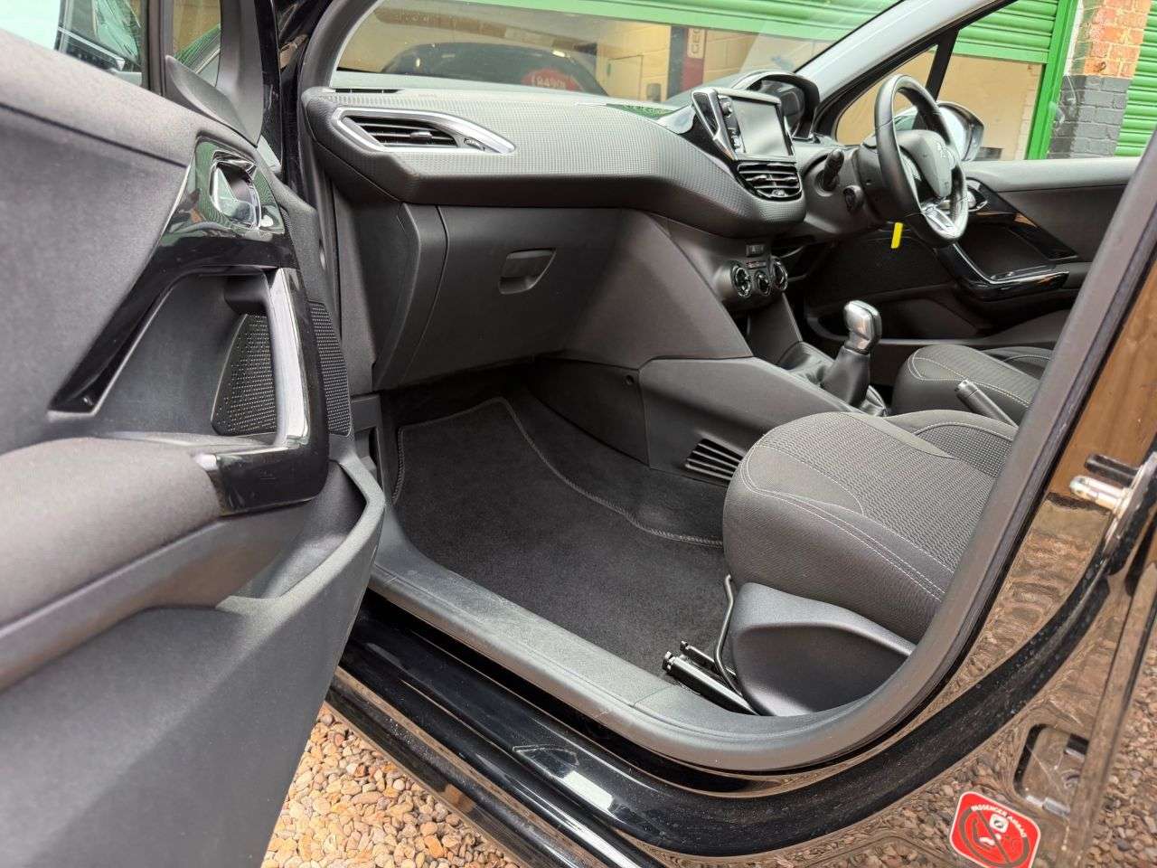 2017 PEUGEOT 208 2017 PEUGEOT 208