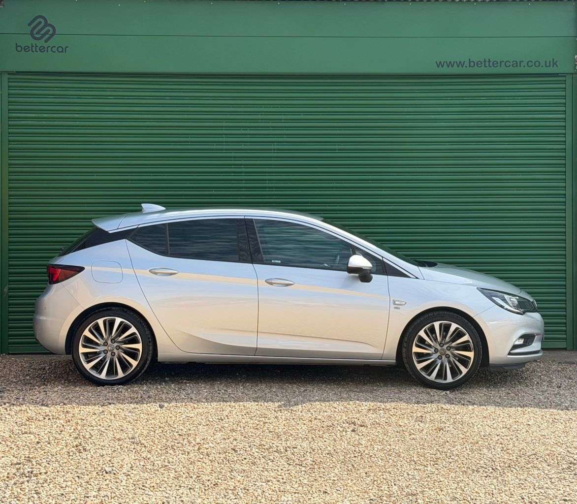 A 2017 VAUXHALL ASTRA 1.6 CDTi BlueInjection Elite Nav Hatchback 5dr Diesel Manual Euro 6 (s/s) ( A 2017 VAUXHALL ASTRA 1.6 CDTi BlueInjection Elite Nav Hatchback 5dr Diesel Manual Euro 6 (s/s) (