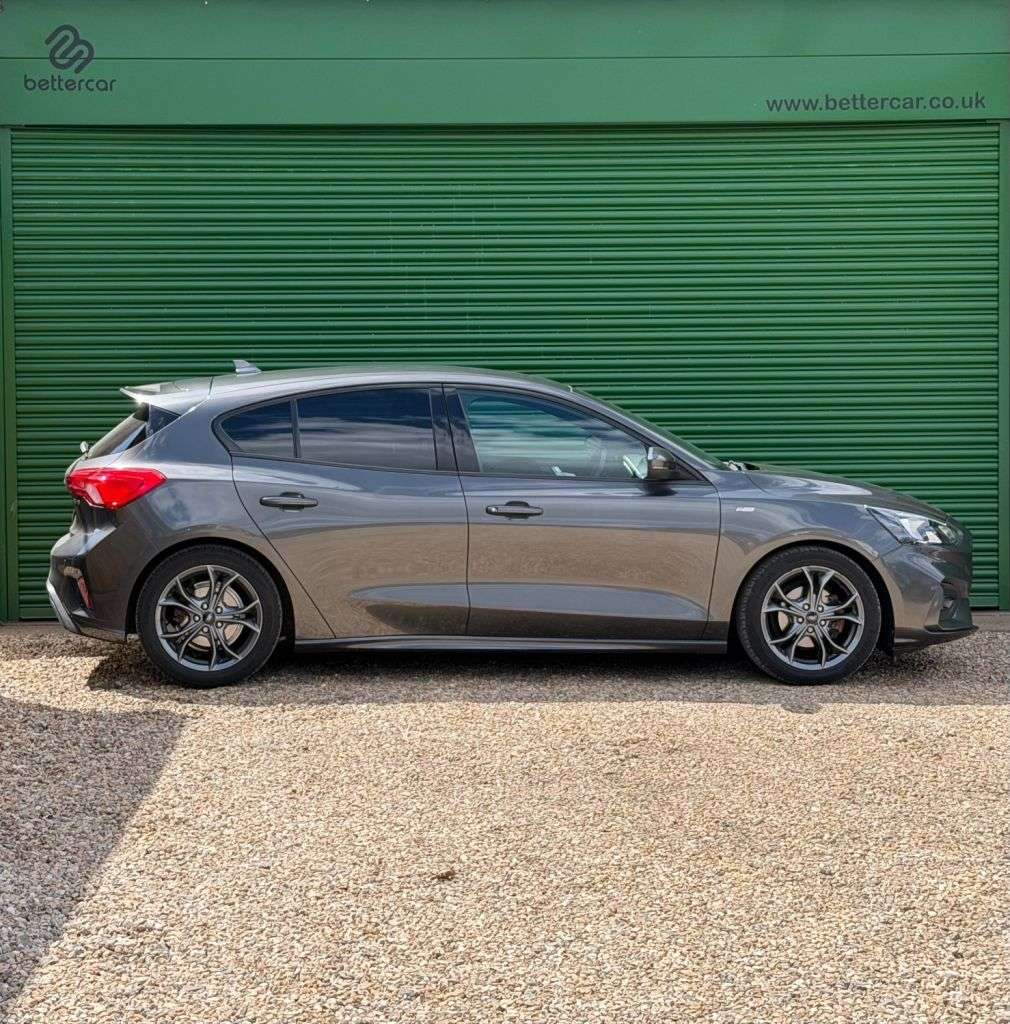 A 2019 FORD FOCUS 1.0T EcoBoost ST-Line Hatchback 5dr Petrol Manual Euro 6 (s/s) (125 ps) Rea A 2019 FORD FOCUS 1.0T EcoBoost ST-Line Hatchback 5dr Petrol Manual Euro 6 (s/s) (125 ps) Rea