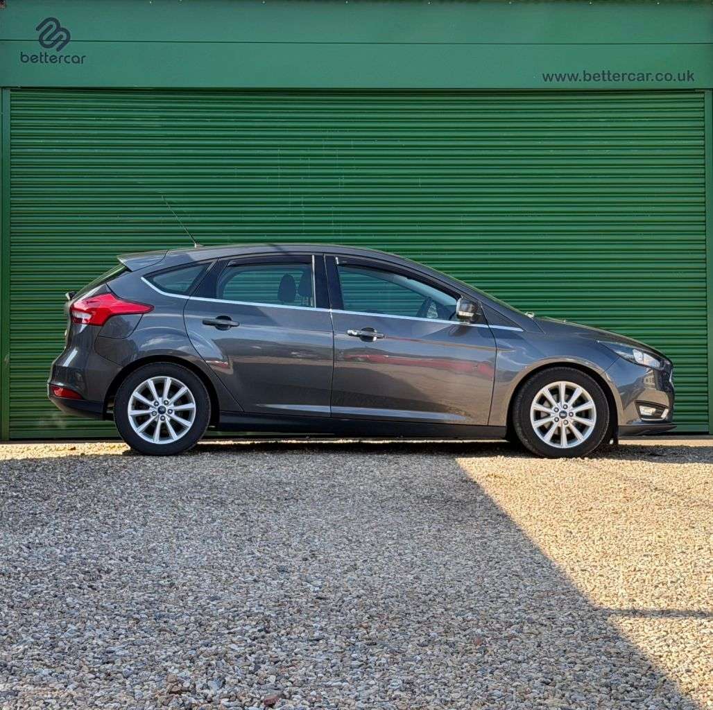 A 2016 FORD FOCUS 1.0T EcoBoost Titanium Hatchback 5dr Petrol Manual Euro 6 (s/s) (125 ps) SA A 2016 FORD FOCUS 1.0T EcoBoost Titanium Hatchback 5dr Petrol Manual Euro 6 (s/s) (125 ps) SA
