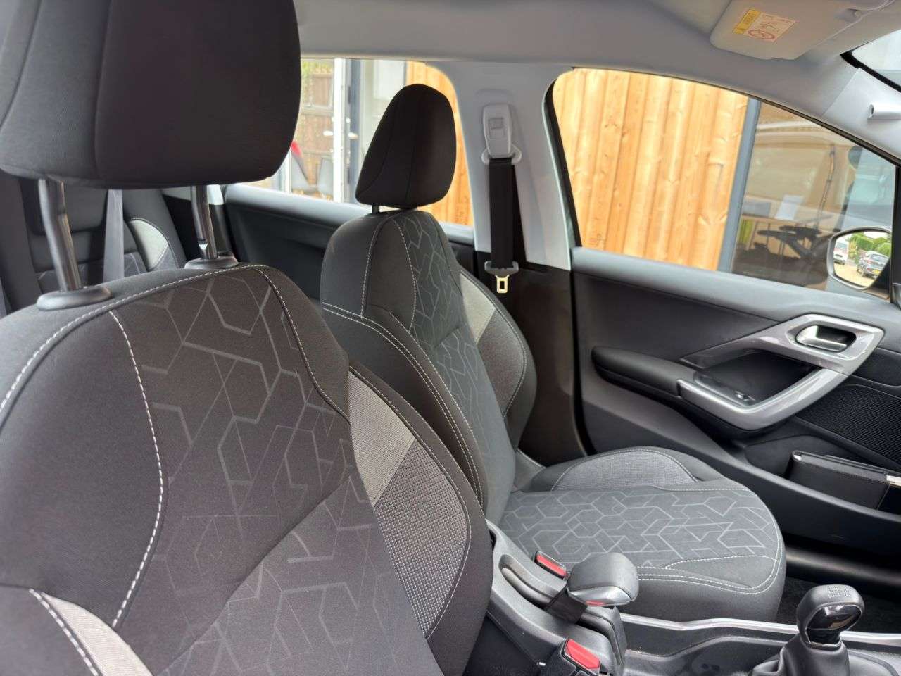 2017 PEUGEOT 2008 2017 PEUGEOT 2008