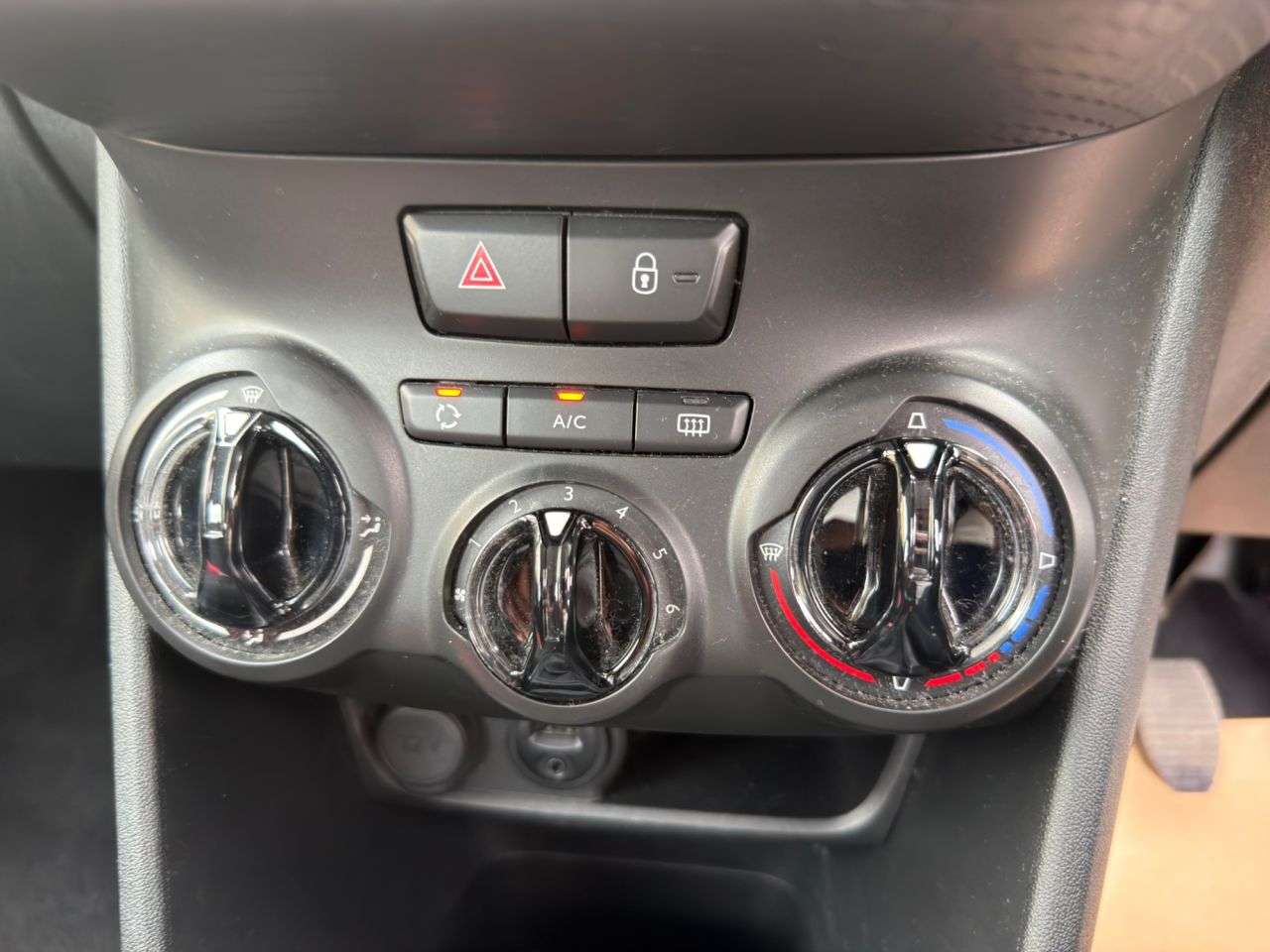 2017 PEUGEOT 2008 2017 PEUGEOT 2008