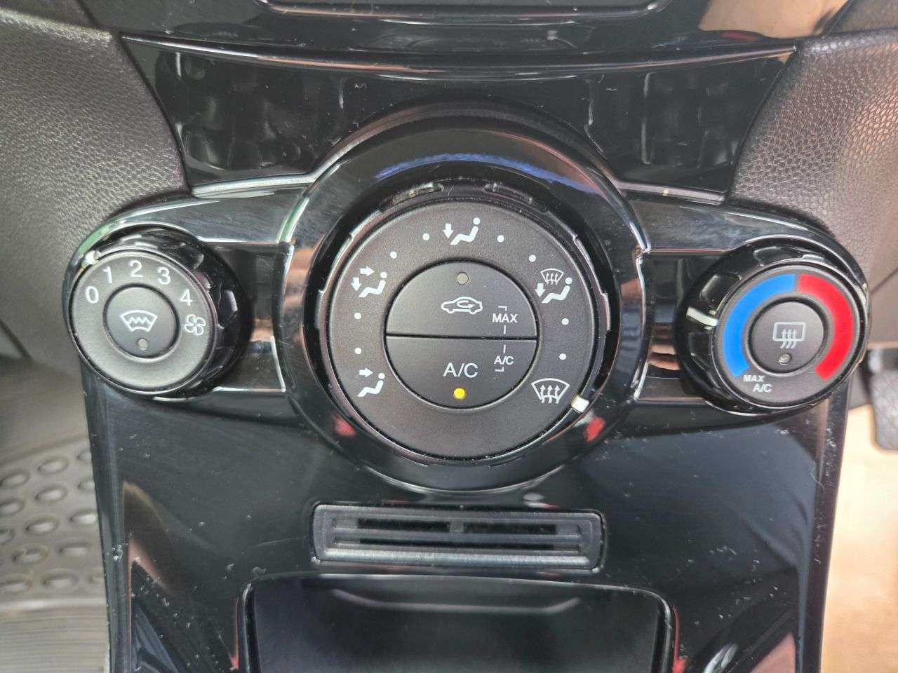 2015 FORD FIESTA 2015 FORD FIESTA