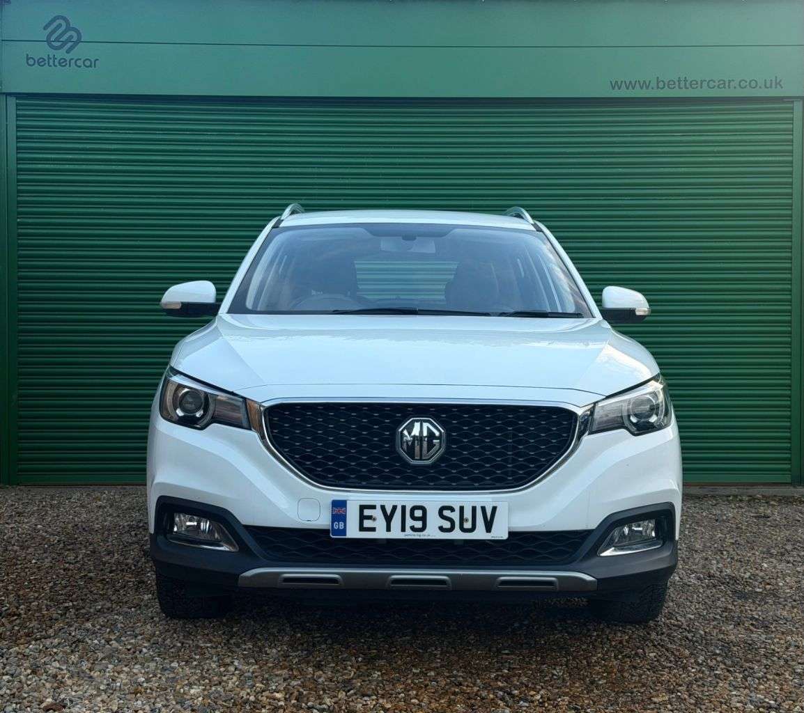 A 2019 MG MG ZS 1.5 VTi-TECH Exclusive SUV 5dr Petrol Manual Euro 6 (s/s) (106 ps) APPLE + A 2019 MG MG ZS 1.5 VTi-TECH Exclusive SUV 5dr Petrol Manual Euro 6 (s/s) (106 ps) APPLE +