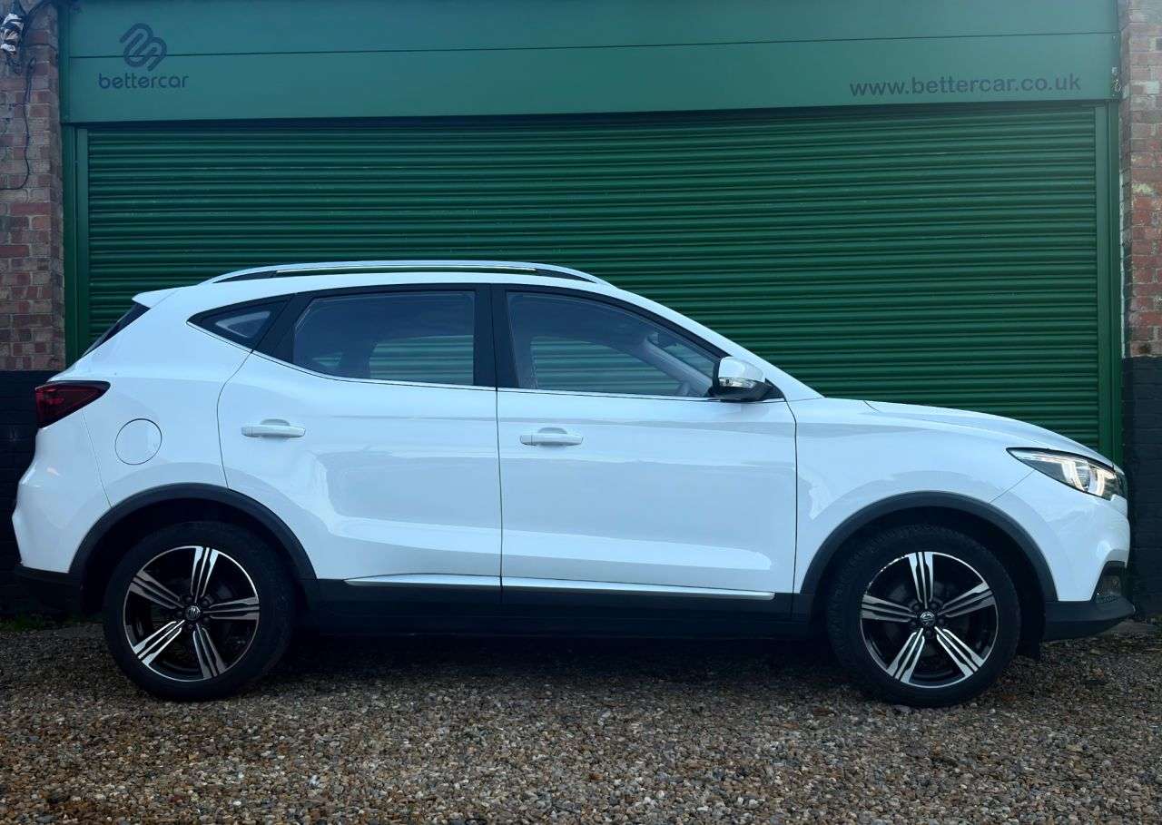 A 2019 MG MG ZS 1.5 VTi-TECH Exclusive SUV 5dr Petrol Manual Euro 6 (s/s) (106 ps) APPLE + A 2019 MG MG ZS 1.5 VTi-TECH Exclusive SUV 5dr Petrol Manual Euro 6 (s/s) (106 ps) APPLE +