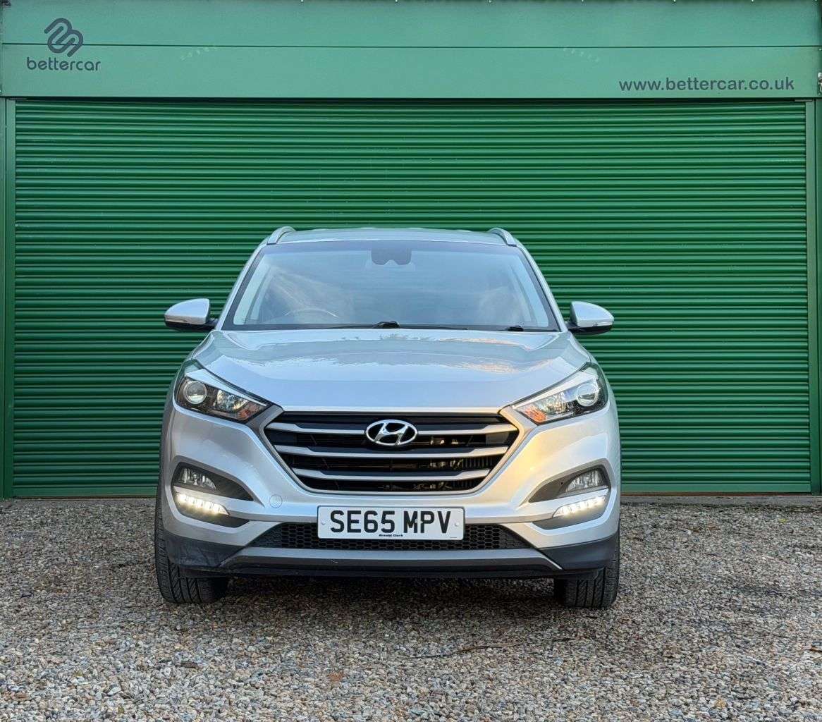 A 2016 HYUNDAI TUCSON 1.7 CRDi Blue Drive SE Nav SUV 5dr Diesel Manual Euro 6 (s/s) (116 ps) REAR A 2016 HYUNDAI TUCSON 1.7 CRDi Blue Drive SE Nav SUV 5dr Diesel Manual Euro 6 (s/s) (116 ps) REAR