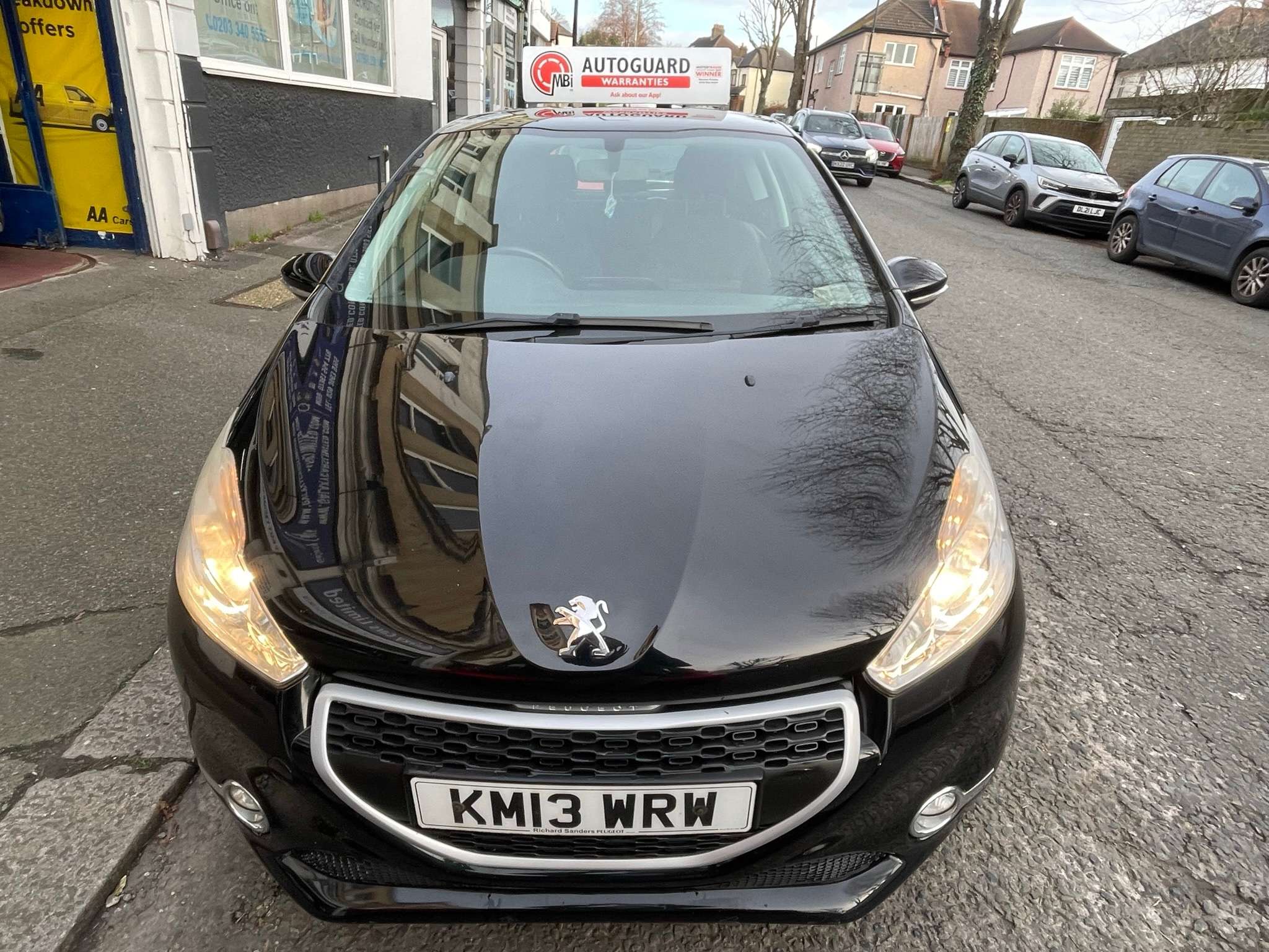 2013 PEUGEOT 208 2013 PEUGEOT 208