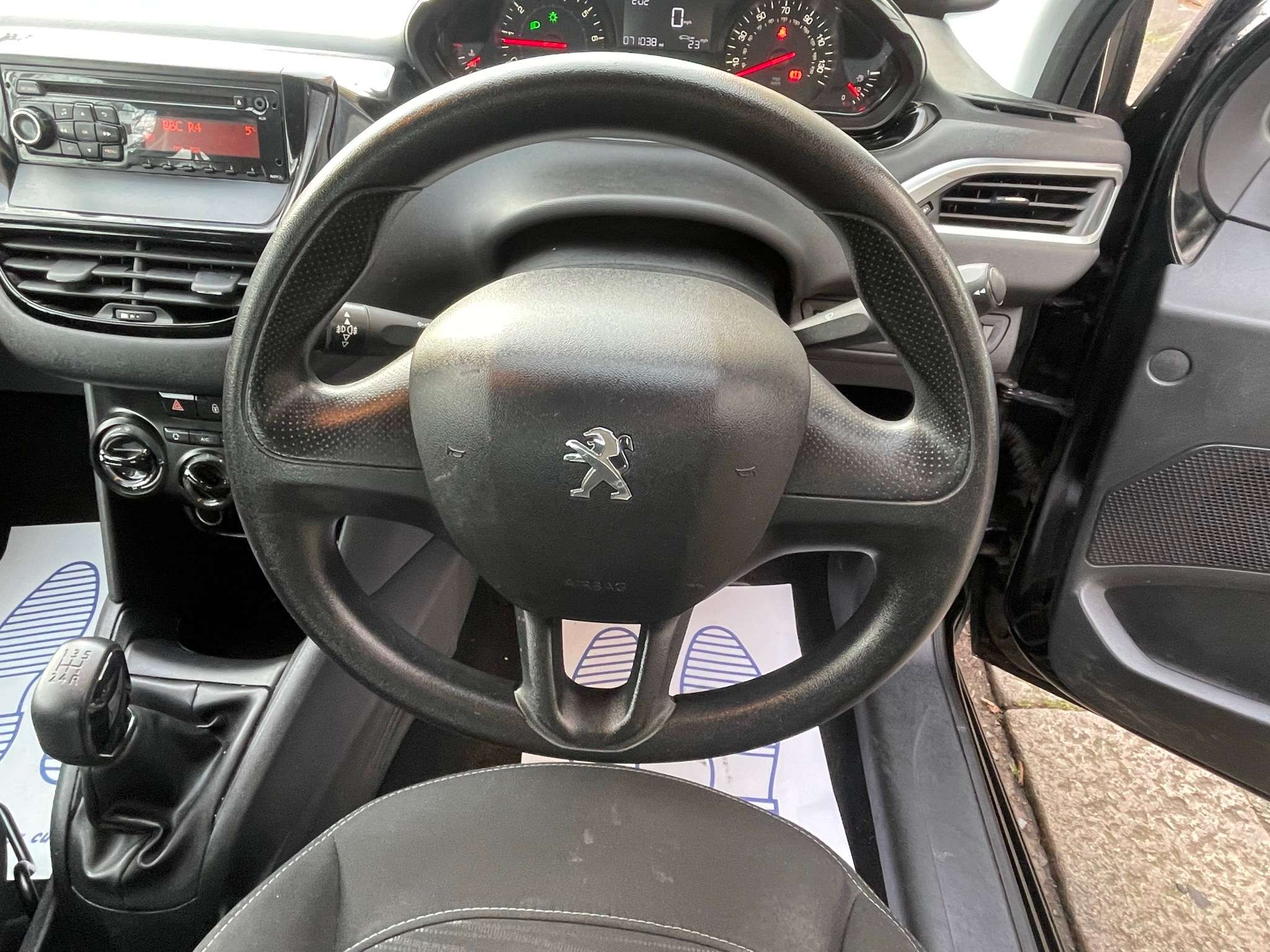 2013 PEUGEOT 208 2013 PEUGEOT 208