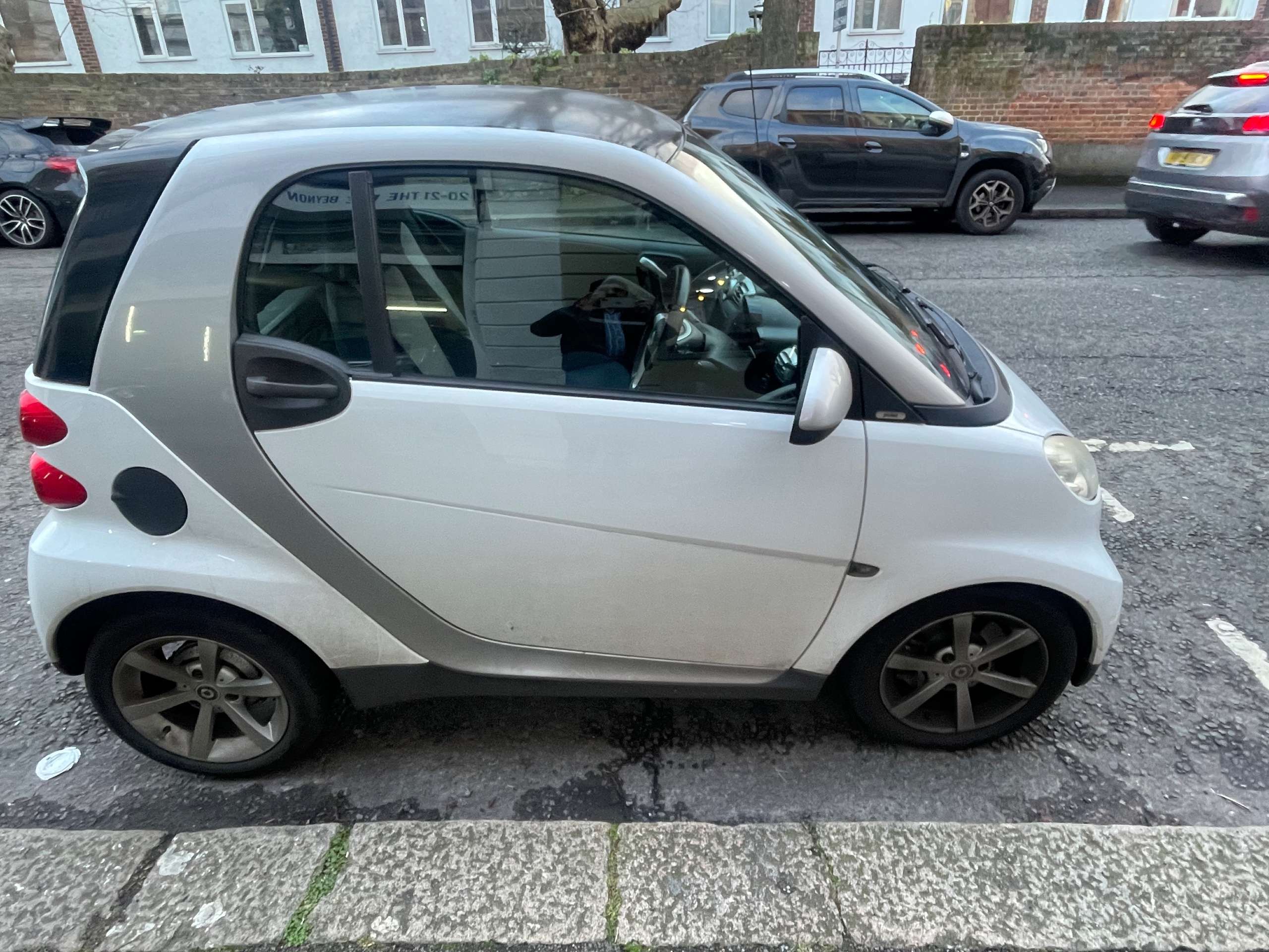 A 2010 SMART FORTWO 1.0 MHD Pulse Coupe 2dr Petrol SoftTouch Euro 5 (s/s) (71 bhp) A 2010 SMART FORTWO 1.0 MHD Pulse Coupe 2dr Petrol SoftTouch Euro 5 (s/s) (71 bhp)