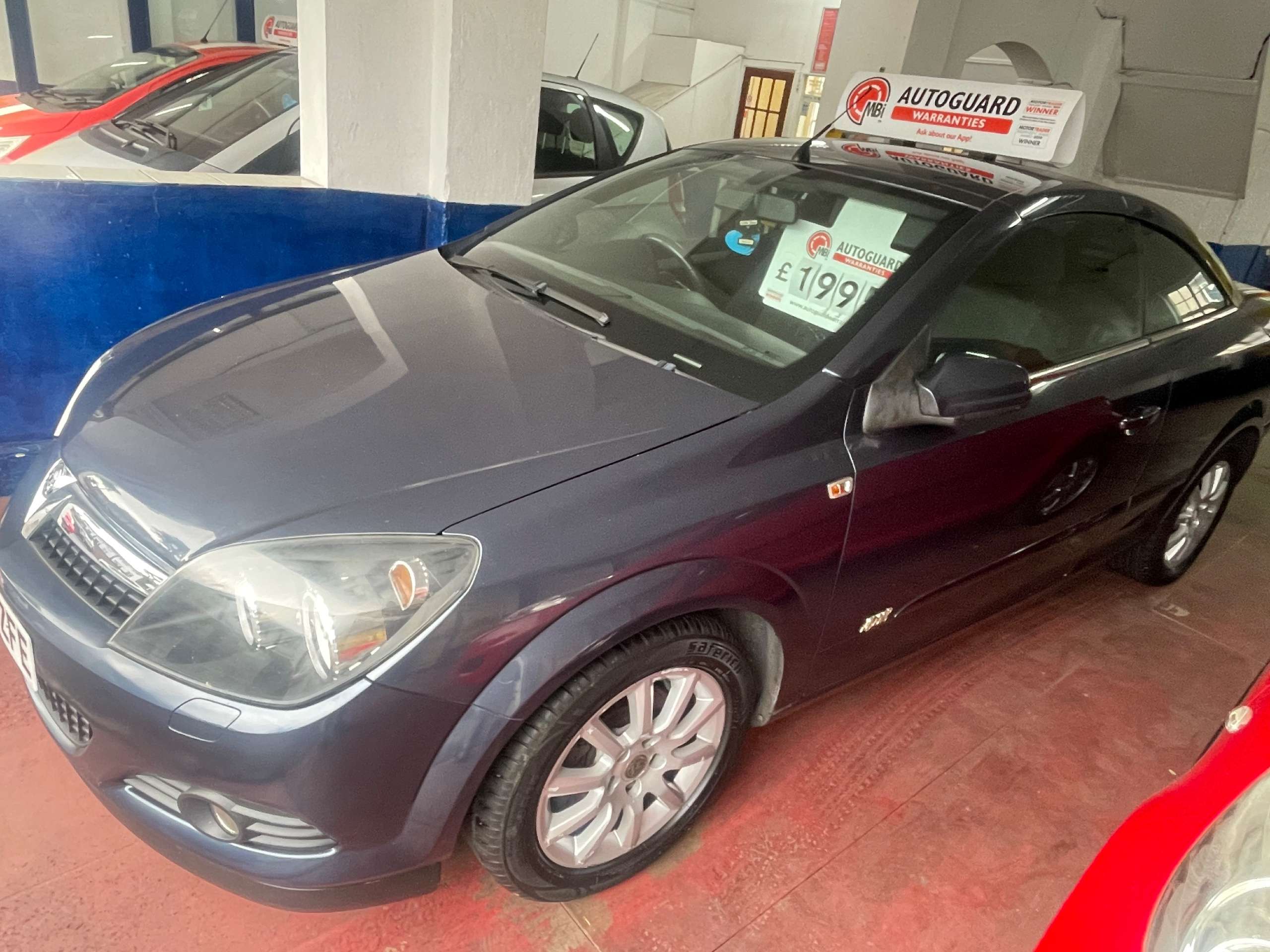 A 2006 VAUXHALL ASTRA 1.8i 16v Sport Twin Top 2dr Petrol Automatic (194 g/km, 138 bhp) A 2006 VAUXHALL ASTRA 1.8i 16v Sport Twin Top 2dr Petrol Automatic (194 g/km, 138 bhp)