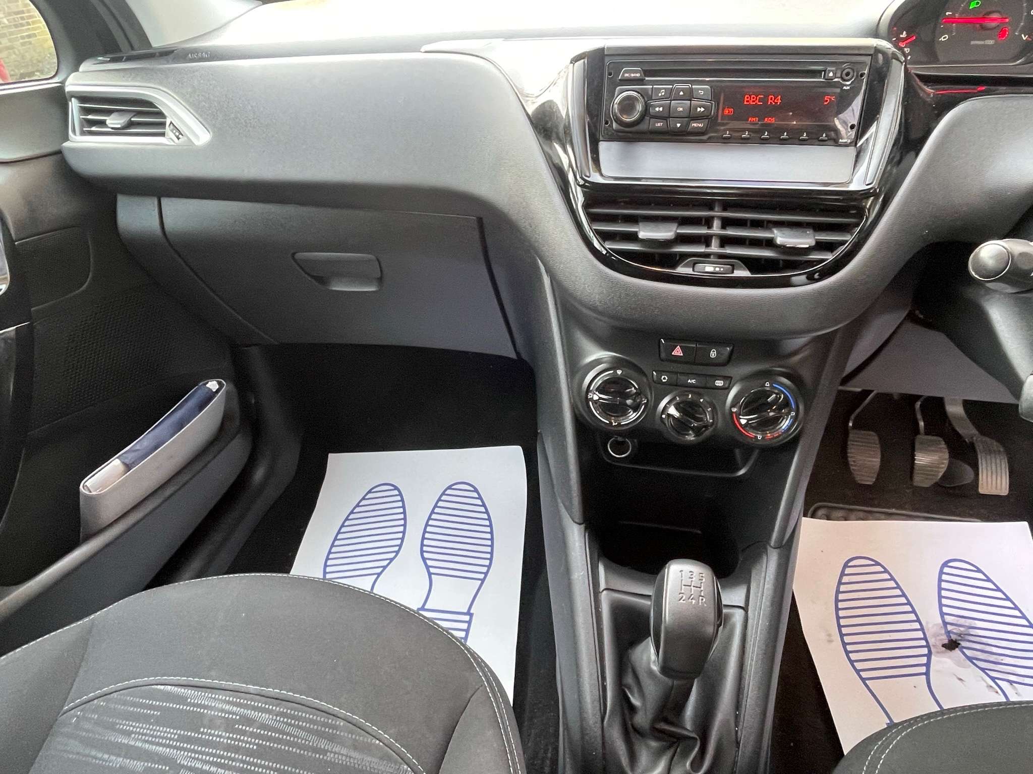 2013 PEUGEOT 208 2013 PEUGEOT 208