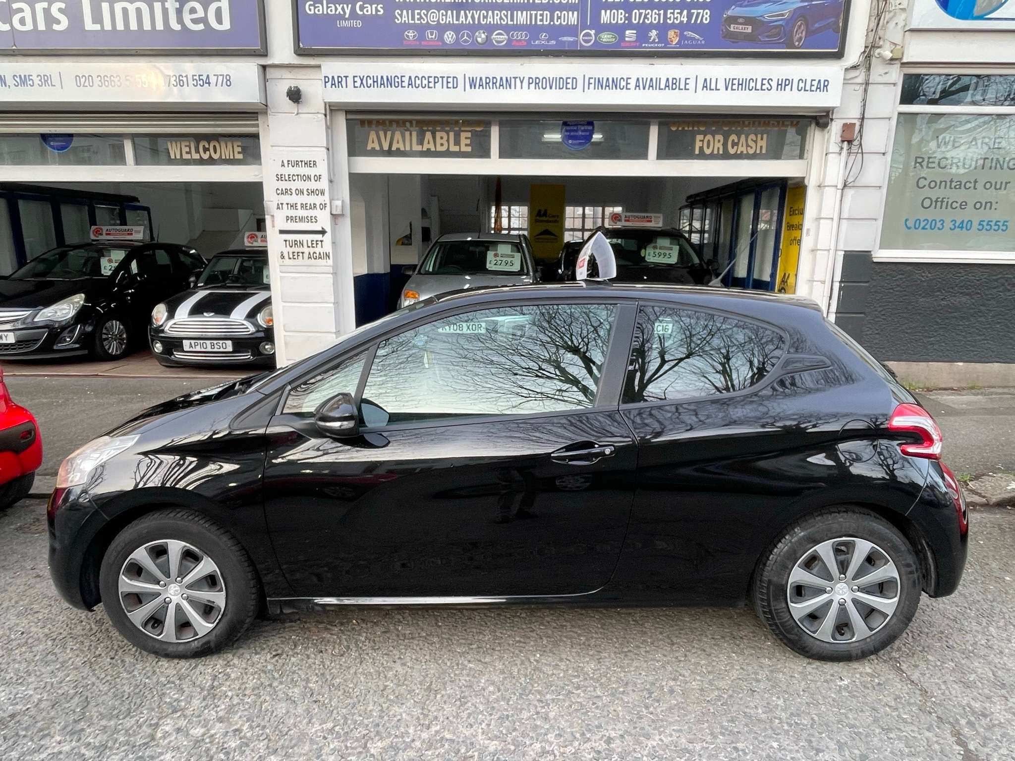 A 2013 PEUGEOT 208 1.2 VTi Access+ Hatchback 3dr Petrol Manual Euro 5 (82 ps) A 2013 PEUGEOT 208 1.2 VTi Access+ Hatchback 3dr Petrol Manual Euro 5 (82 ps)