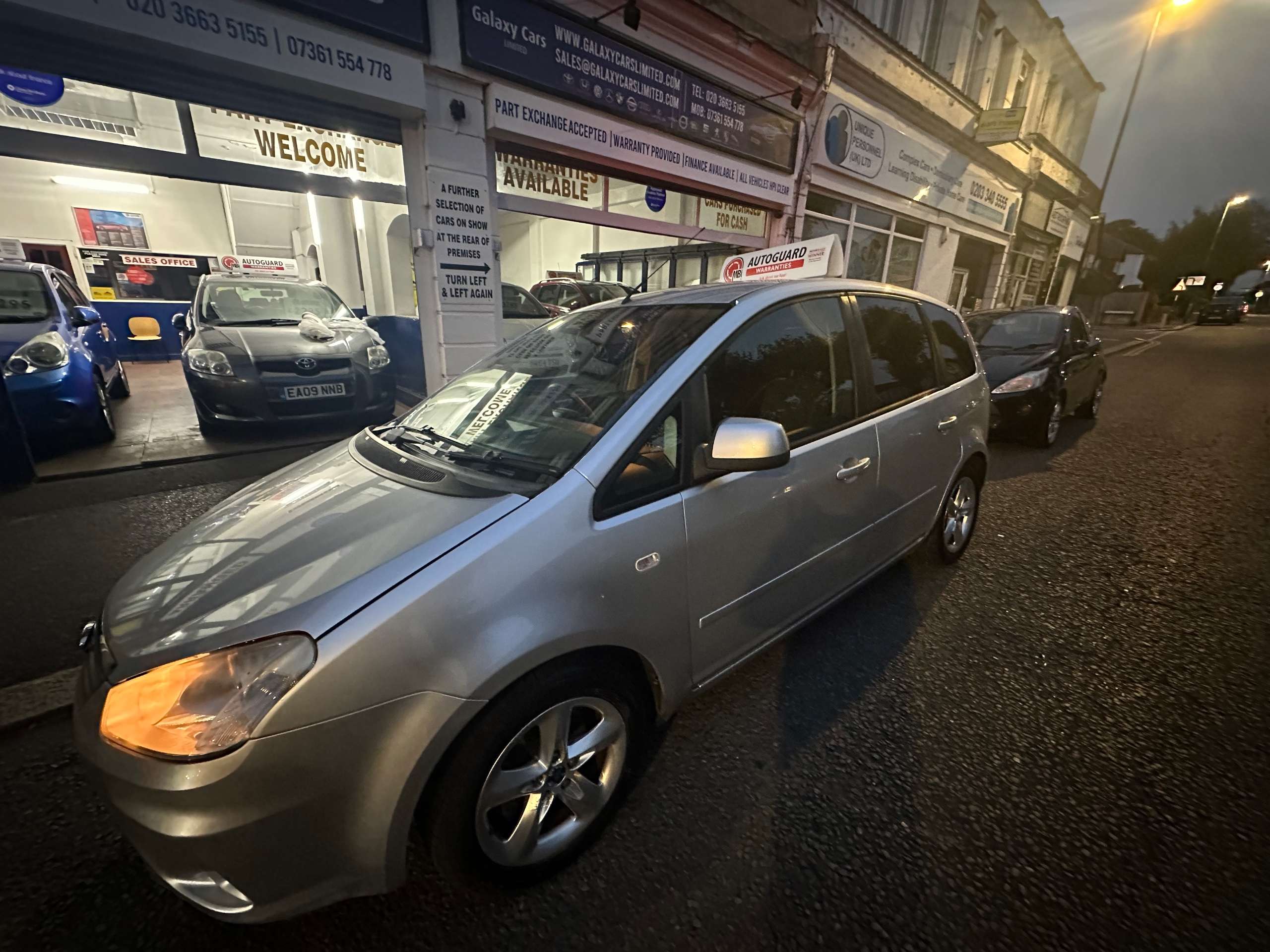 A 2010 FORD C-MAX 1.6 16v Zetec MPV 5dr Petrol Manual (164 g/km, 99 bhp) A 2010 FORD C-MAX 1.6 16v Zetec MPV 5dr Petrol Manual (164 g/km, 99 bhp)